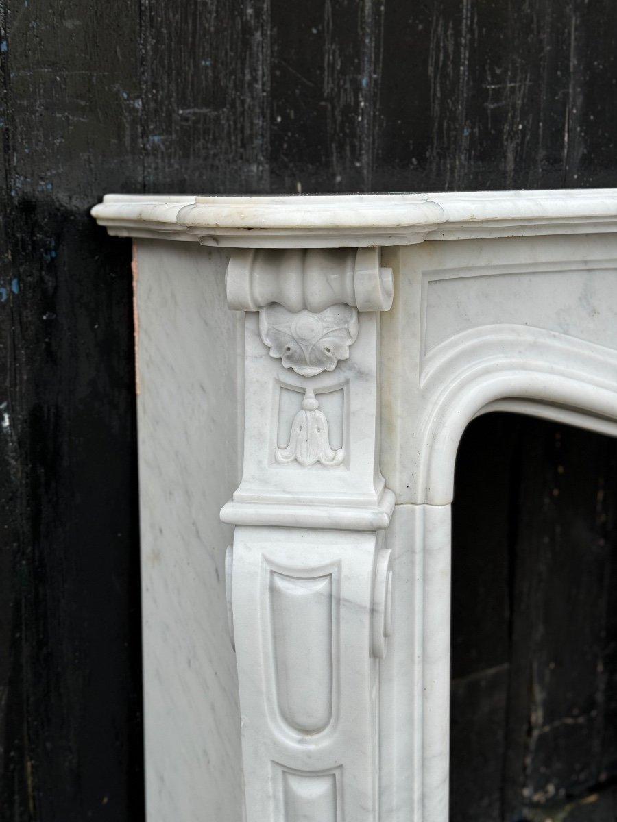 20th Century Louis XV Style Fireplace In Carrara Marble Circa 1980 For Sale