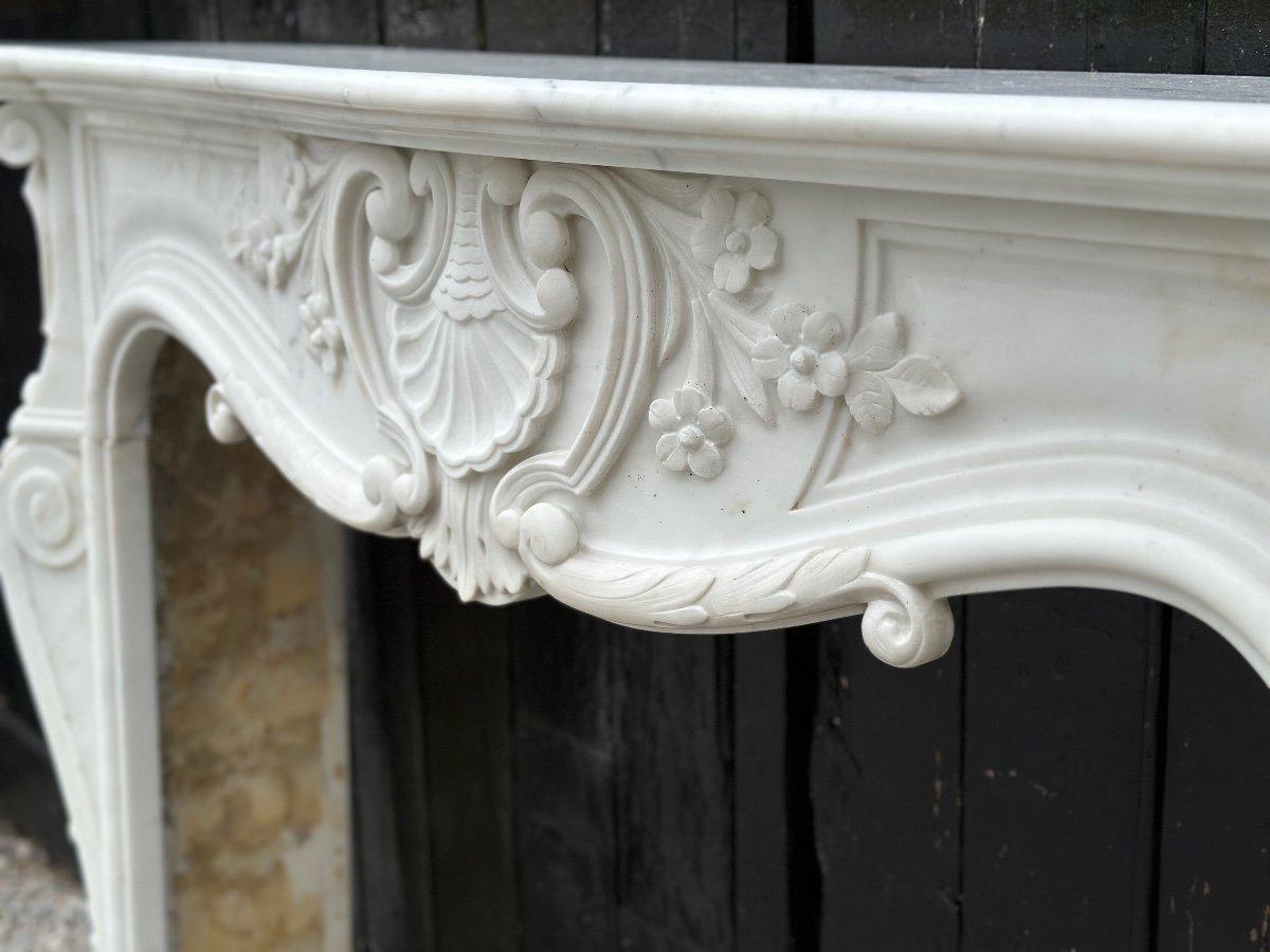 Louis XV Style Fireplace In Carrara Marble Circa 1980 For Sale 1