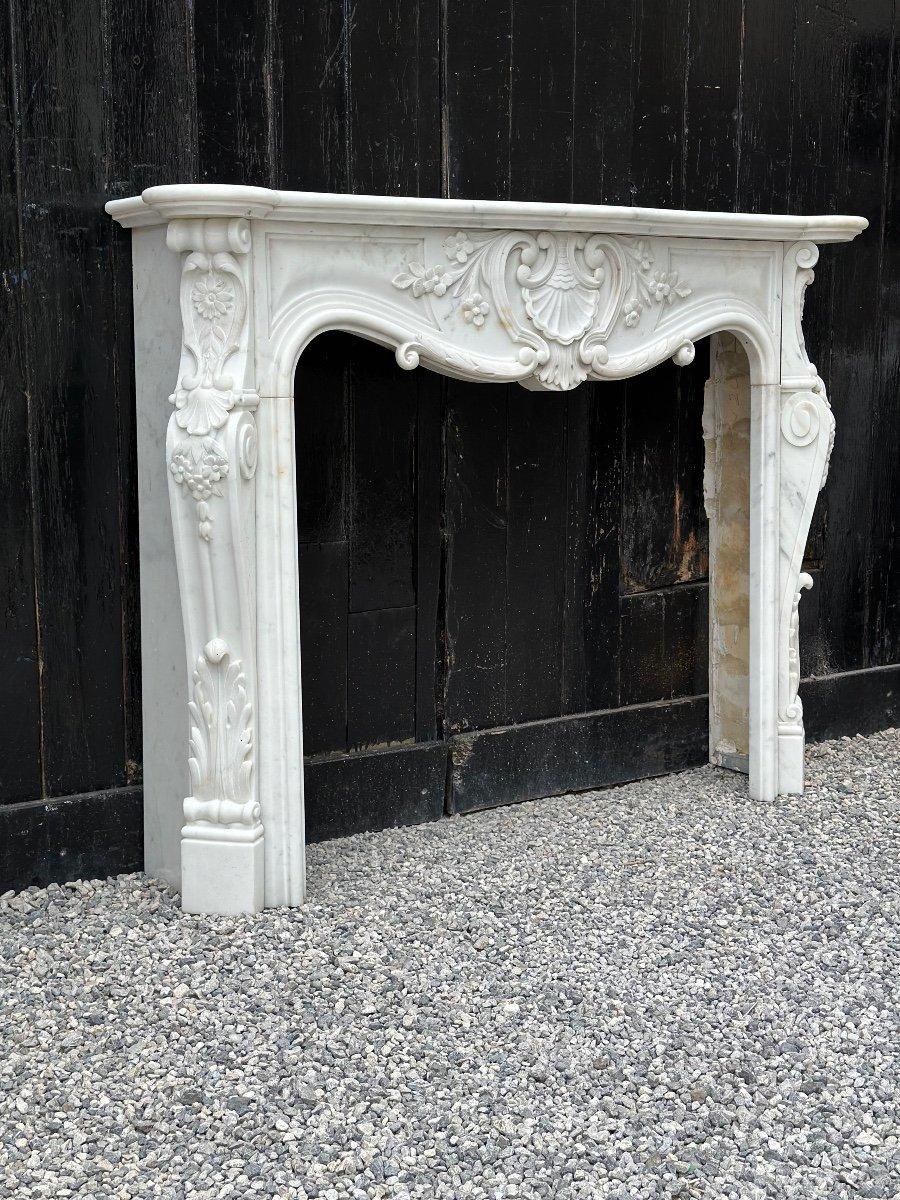 Louis XV Style Fireplace In Carrara Marble Circa 1980 For Sale 3