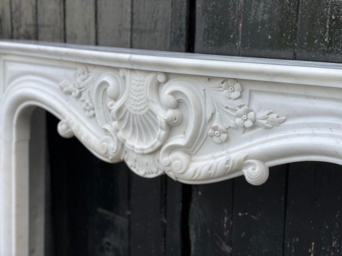 Louis XV Style Fireplace In Carrara Marble Circa 1980 For Sale 3