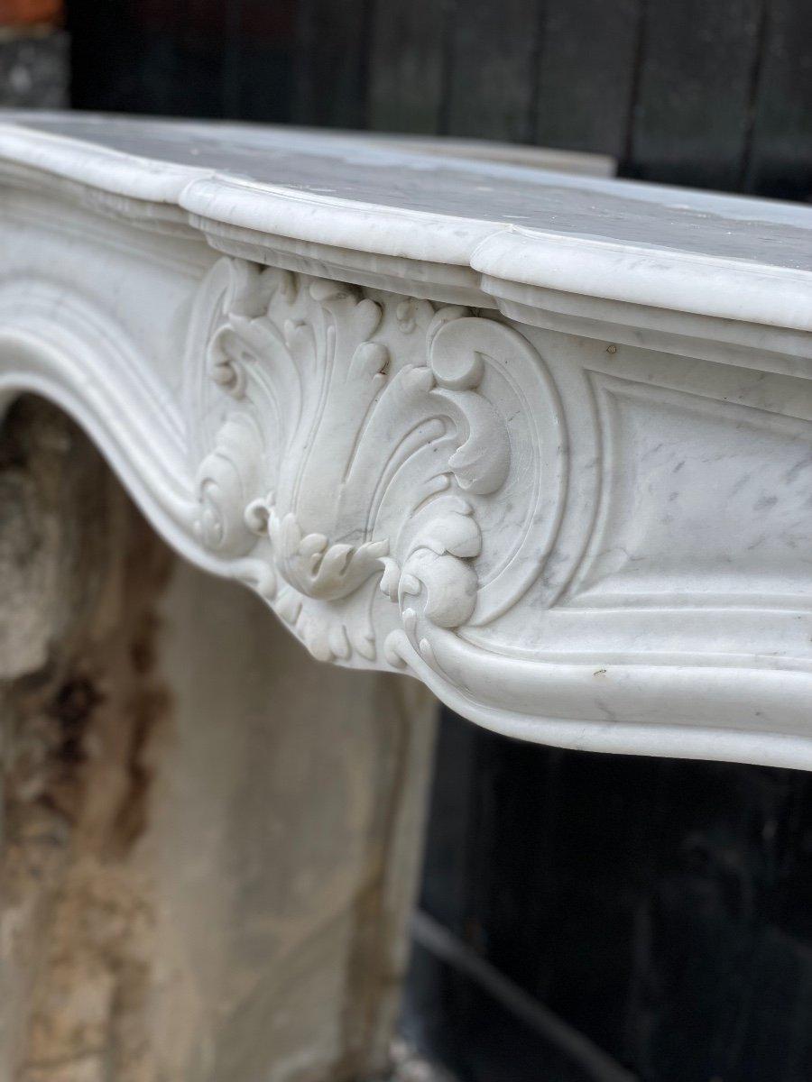 Louis XV Style Fireplace in Carrara Marble For Sale 5