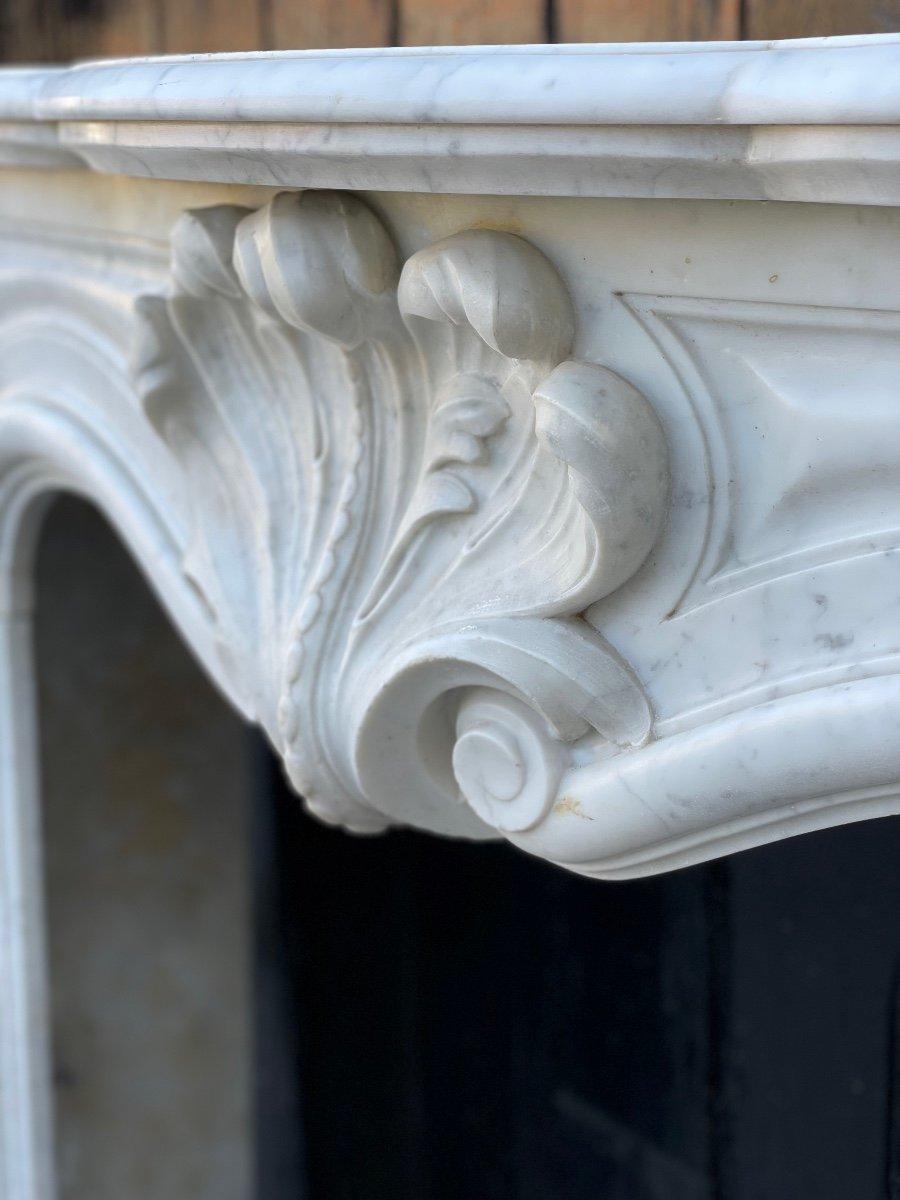 Louis XV Style Fireplace in Carrara Marble For Sale 1