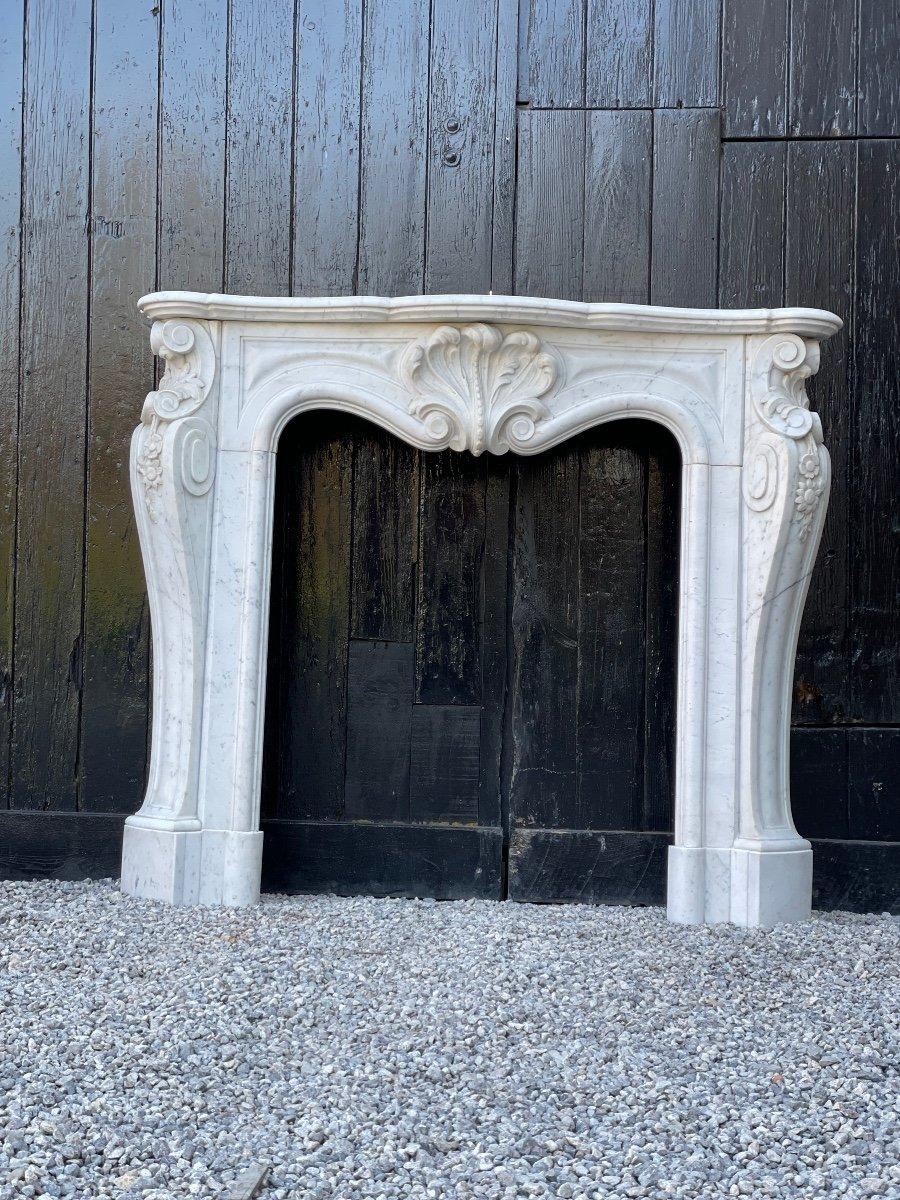 Louis XV Style Fireplace in Carrara Marble For Sale 2