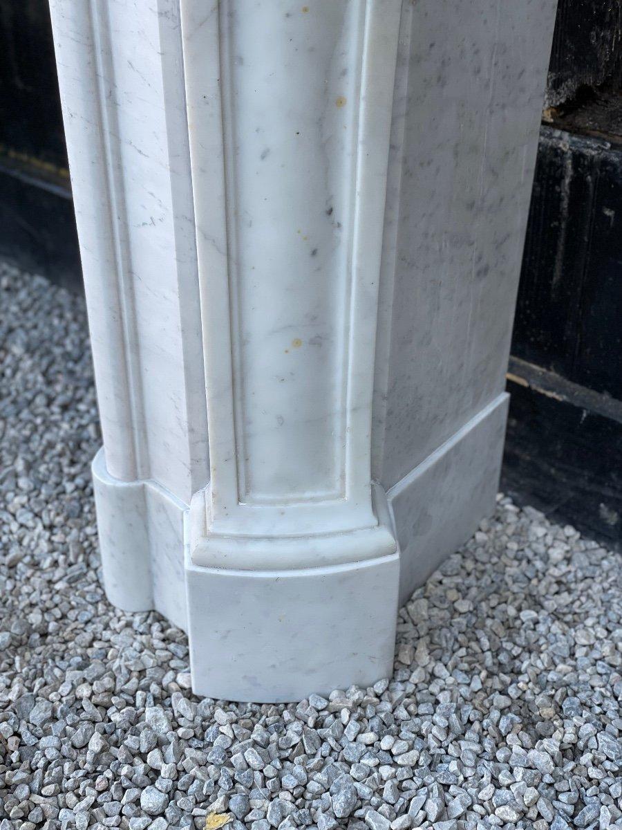 Louis XV Style Fireplace in Carrara Marble For Sale 4