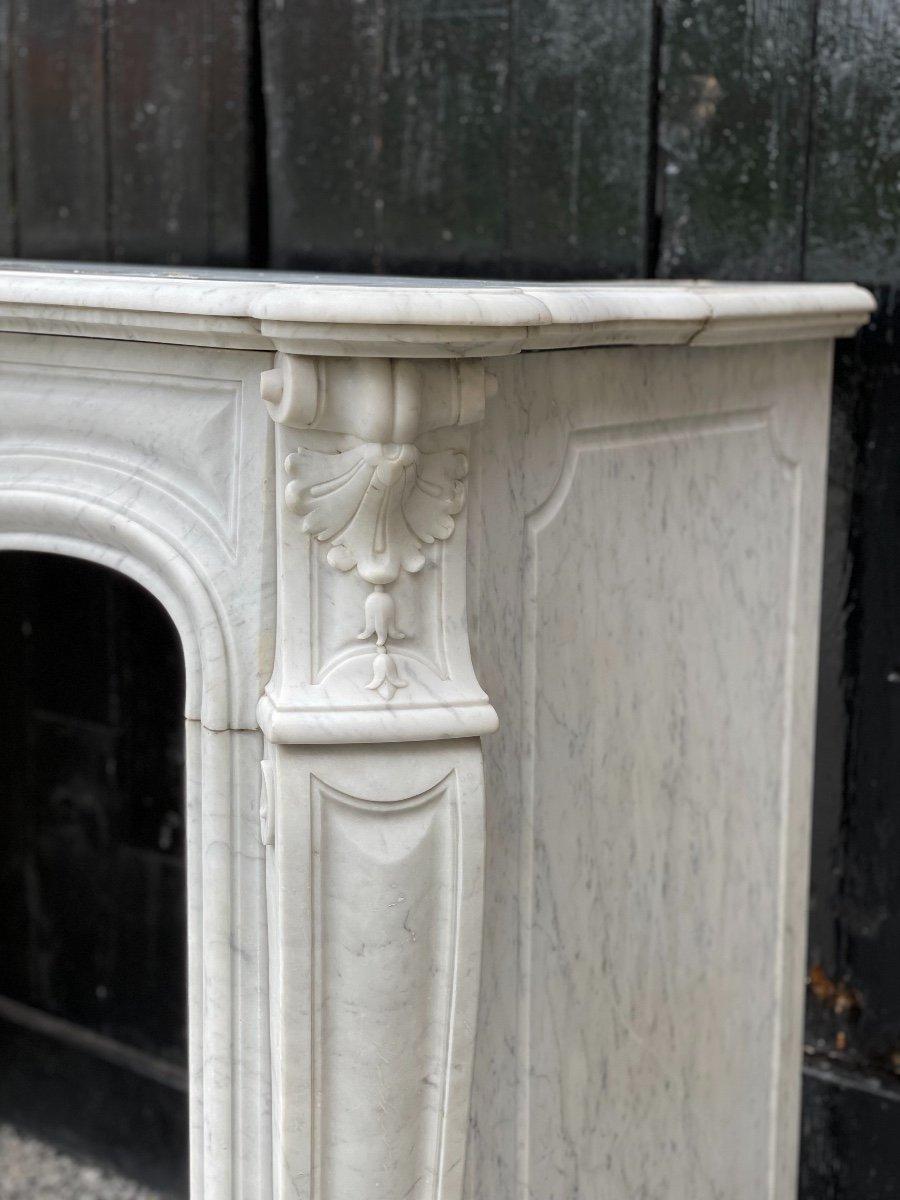 Louis XV Style Fireplace in Carrara Marble For Sale 4