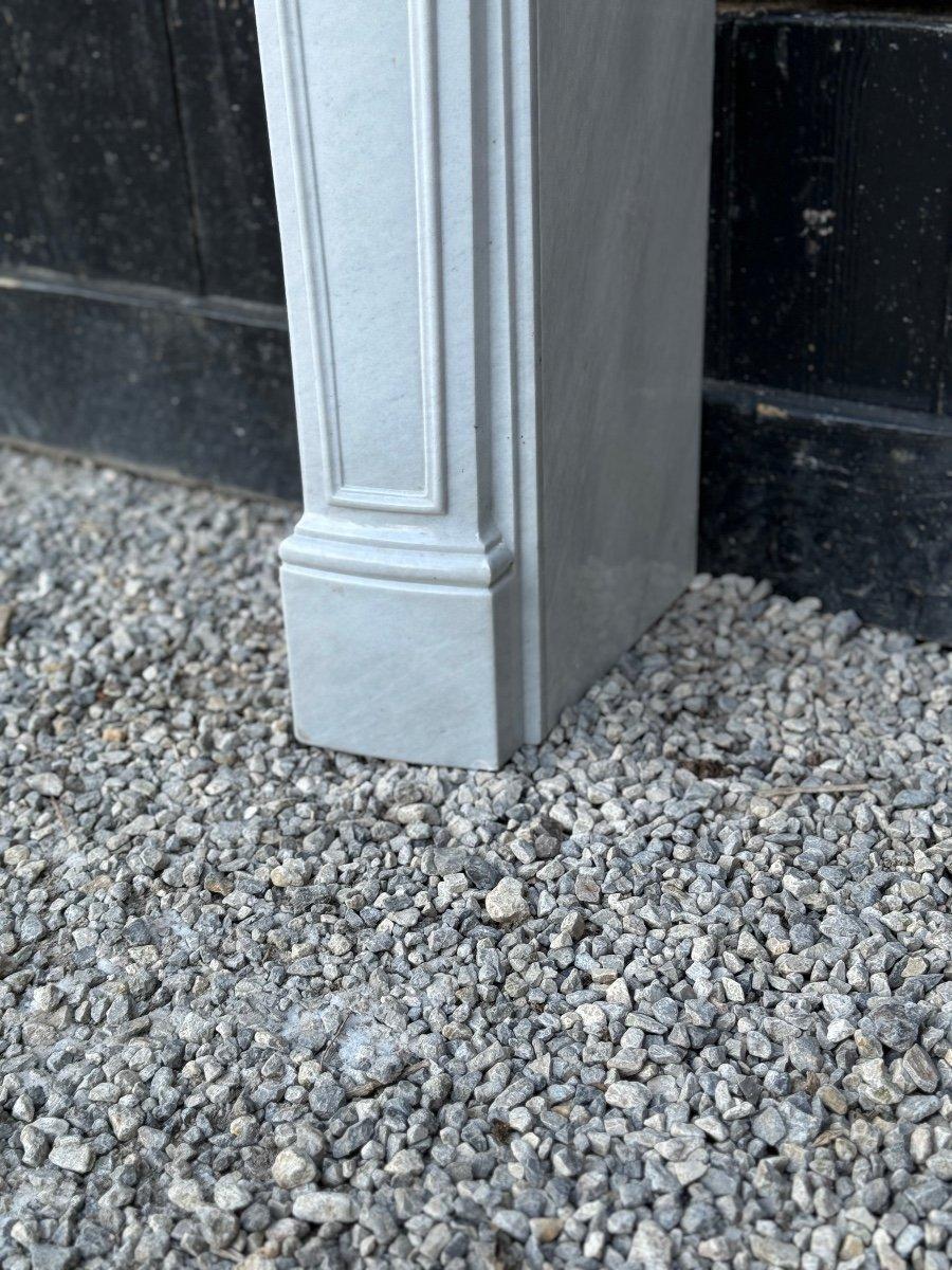 Louis XV Style Fireplace In Gray White Carrara Marble Circa 1980 For Sale 5