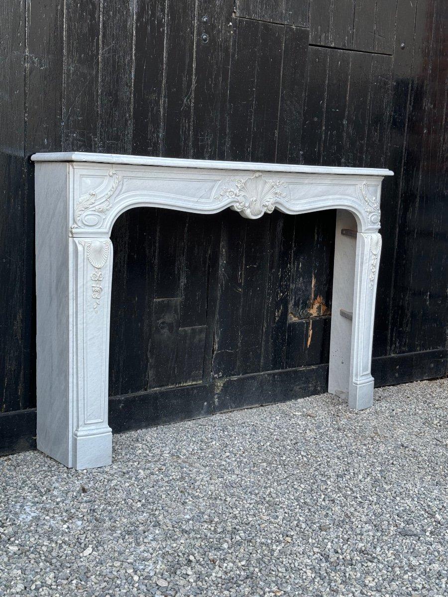 Louis XV Style Fireplace In Gray White Carrara Marble 

Hearth dimensions : 88 x 131 cm