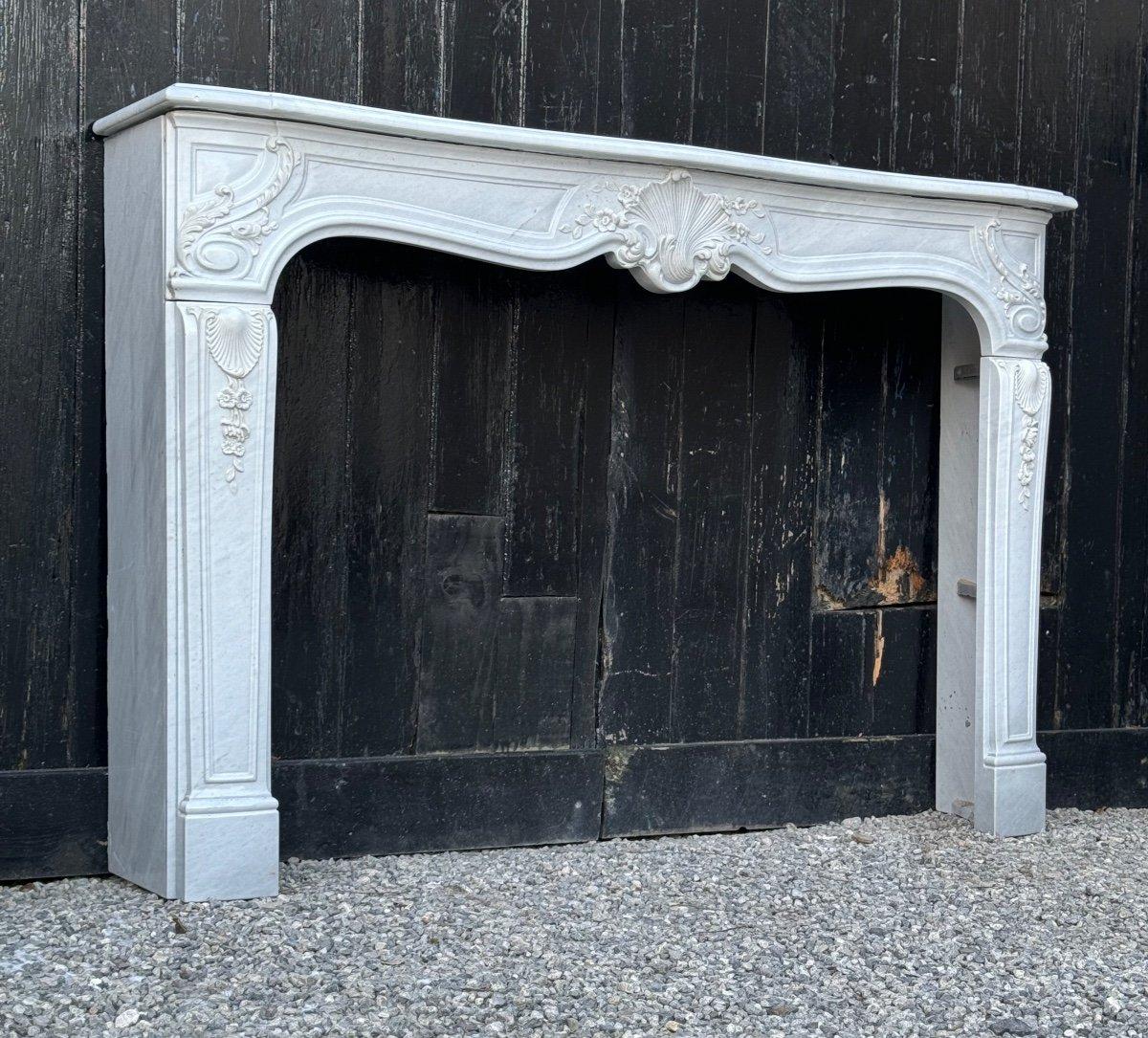Louis XV Style Fireplace In Gray White Carrara Marble Circa 1980 For Sale 2