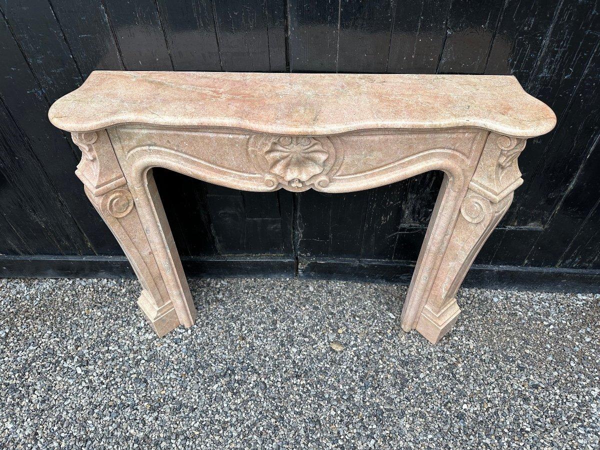 Louis XV Style Fireplace In Orange Pink Marble Circa 1980 In Excellent Condition For Sale In Honnelles, WHT