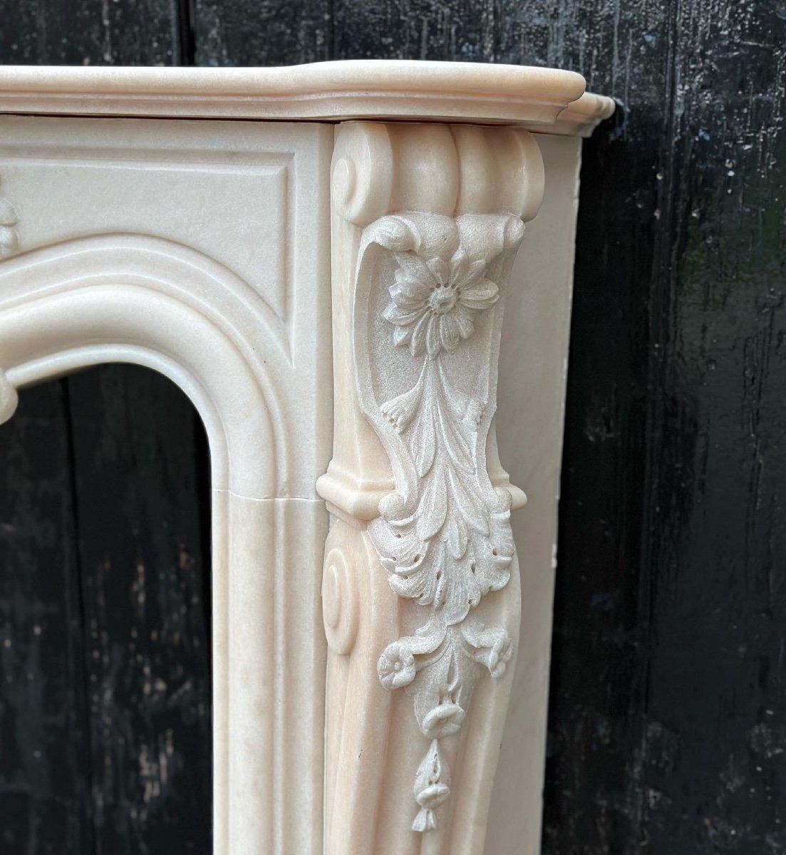 Louis XV Style Fireplace In Pink Marble Circa 1980 For Sale 4