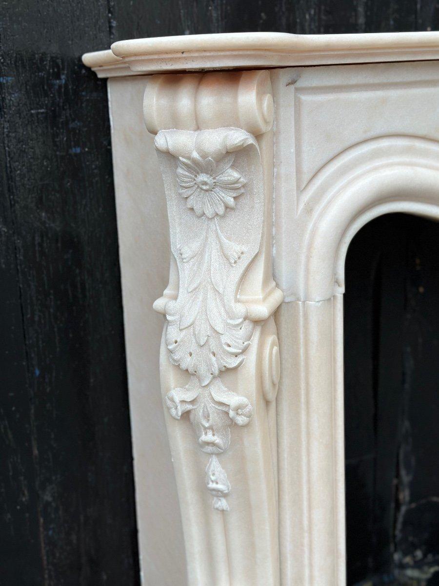 Louis XV Style Fireplace In Pink Marble Circa 1980 For Sale 2