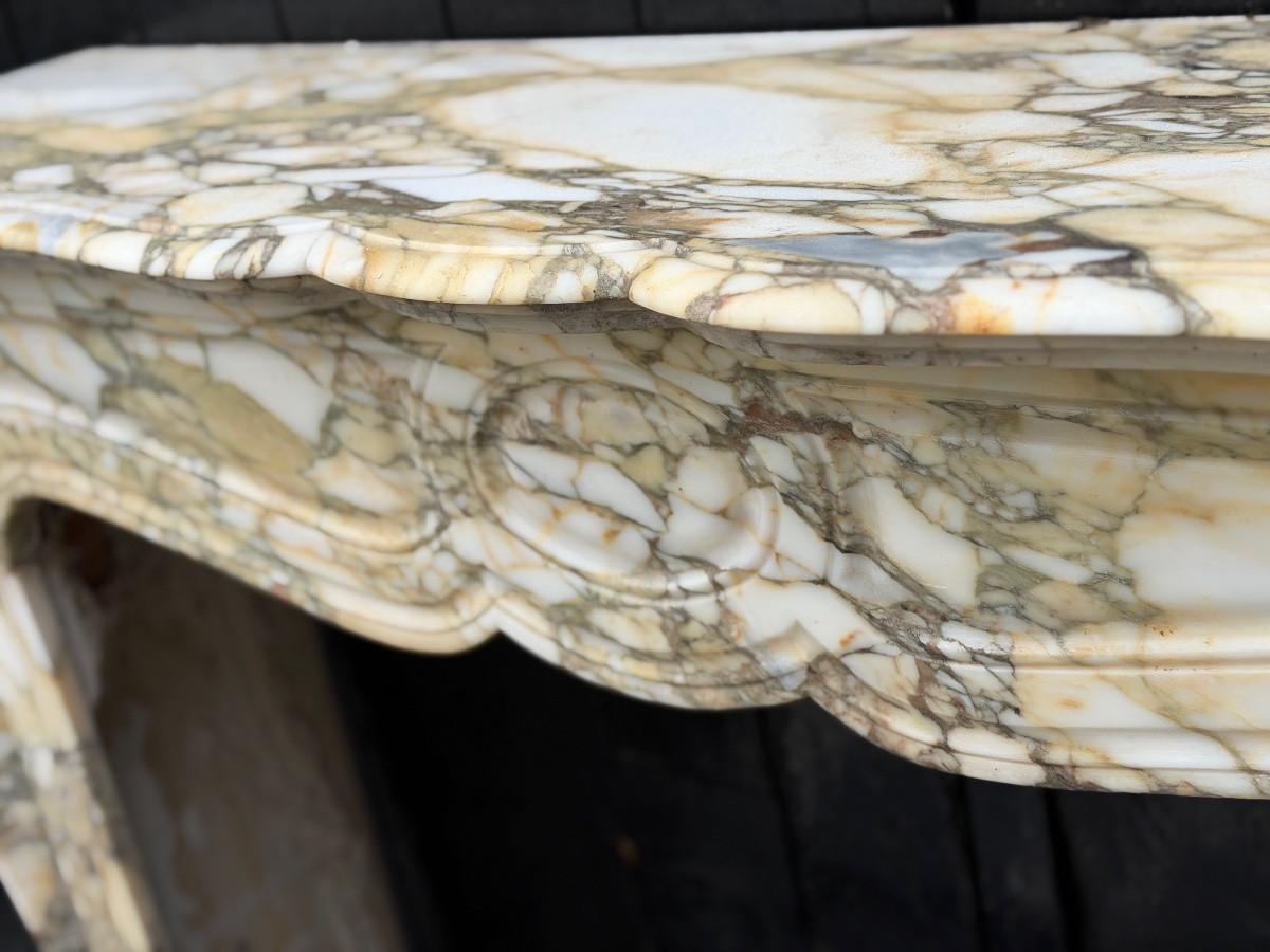 Chimenea estilo Luis XV de mármol breccia púrpura, hacia 1880 siglo XX en venta