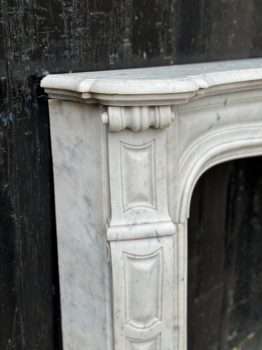 Cheminée de style Louis XV en marbre blanc de Carrare Circa 1880 

Dimensions du foyer 85,5 x 87,5 cm