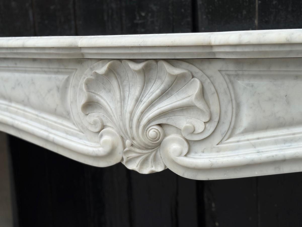 Louis XV style fireplace in white Carrara marble, circa 1880

fireplace dimensions: 105 x 90cm