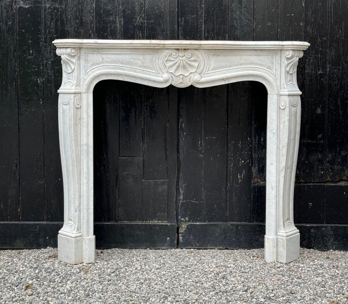 French Louis XV Style Fireplace In White Carrara Marble, Circa 1880 For Sale