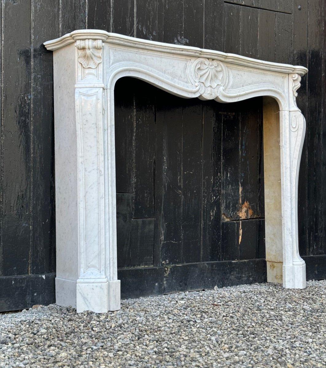 European Louis XV Style Fireplace In White Carrara Marble Circa 1880 For Sale