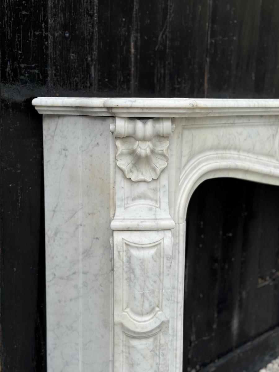 19th Century Louis XV style fireplace in white Carrara marble, circa 1880 For Sale
