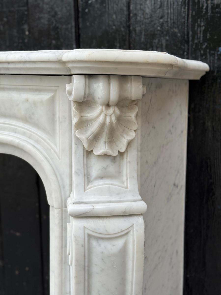 Marble Louis XV style fireplace in white Carrara marble, circa 1880 For Sale