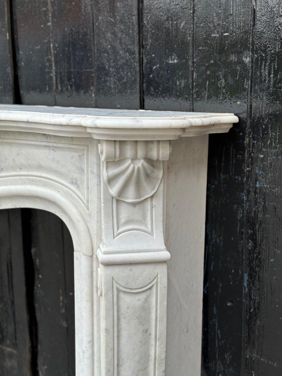Louis XV Style Fireplace In White Carrara Marble, Circa 1880 For Sale 3