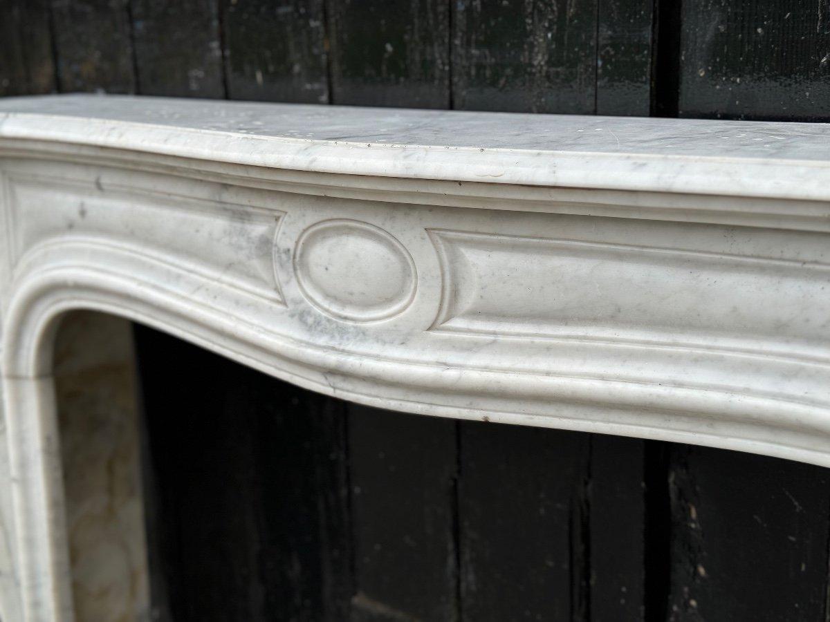 Louis XV Style Fireplace In White Carrara Marble Circa 1880 For Sale 3