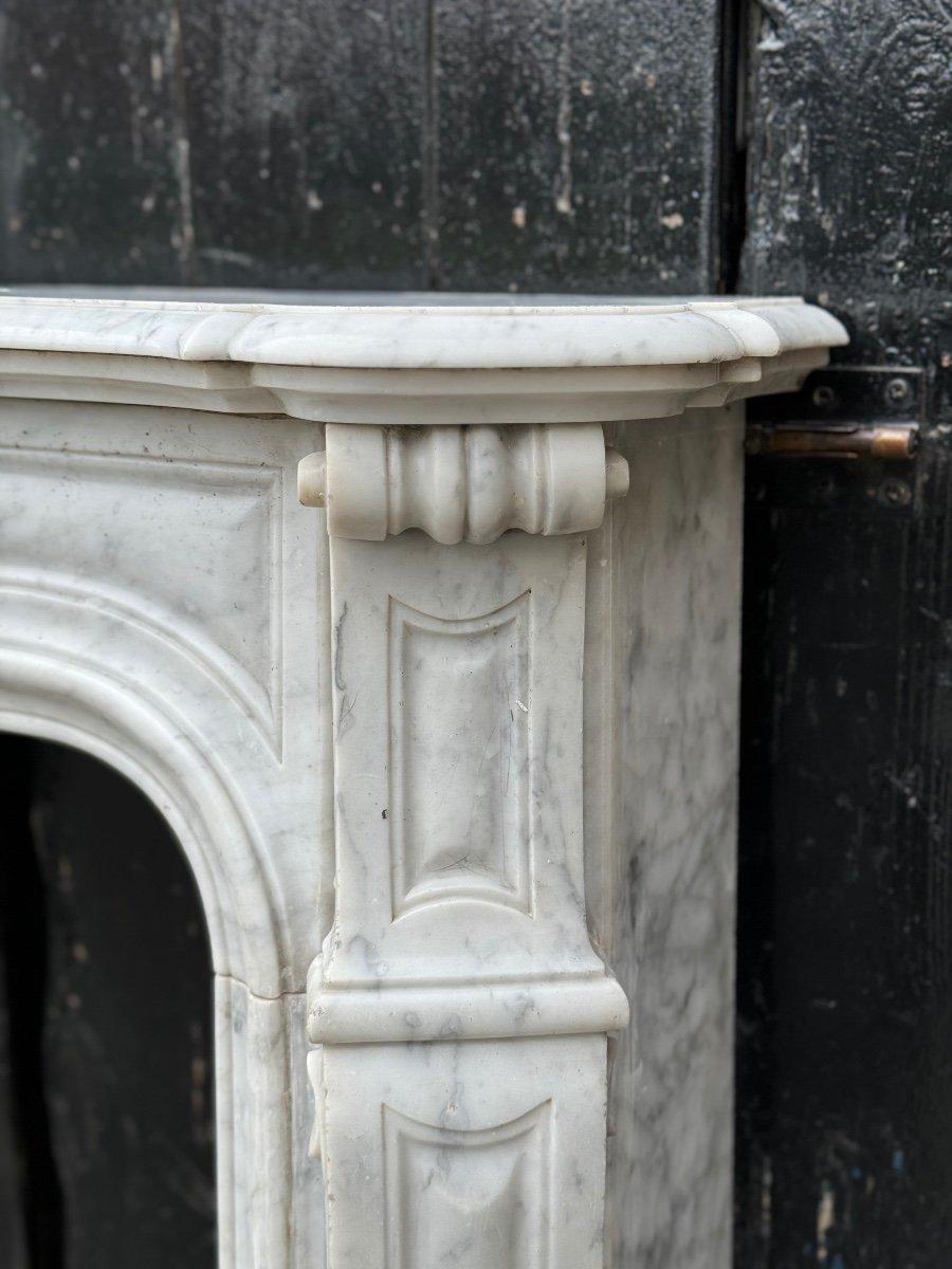 Cheminée de style Louis XV en marbre blanc de Carrare Circa 1880 en vente 3