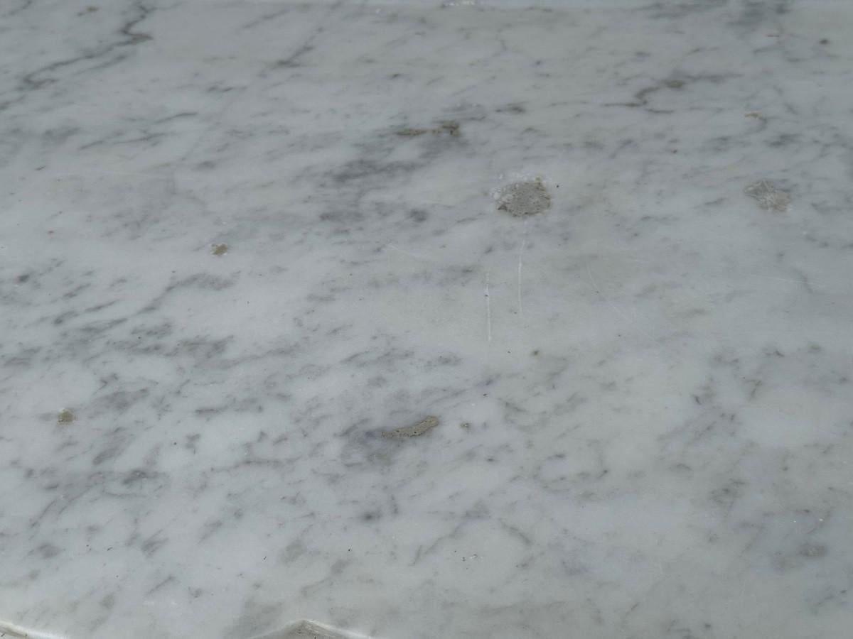 Louis XV style fireplace in white Carrara marble, circa 1880 For Sale 2