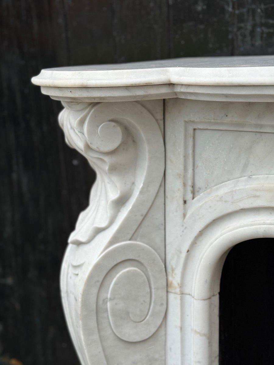 Louis XV Style Fireplace In White Carrara Marble Circa 1900 For Sale 3