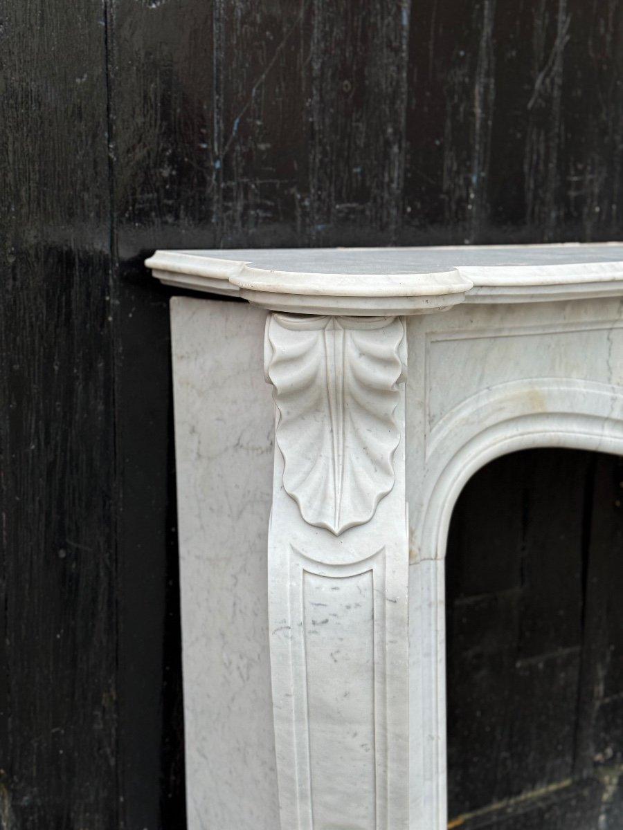 Louis XV Style Fireplace In White Carrara Marble Circa 1900 For Sale 4
