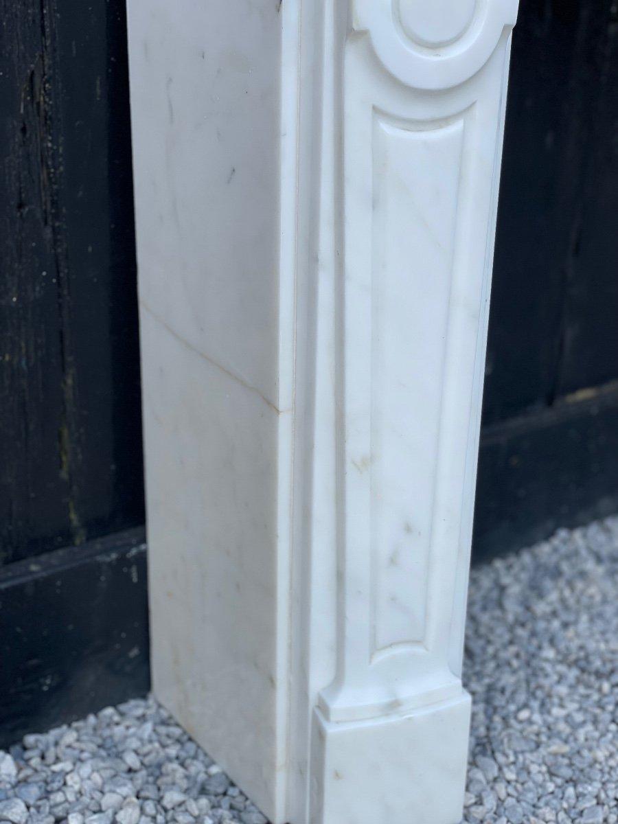 20th Century Louis XV Style Fireplace In White Carrara Marble, Circa 1980 For Sale