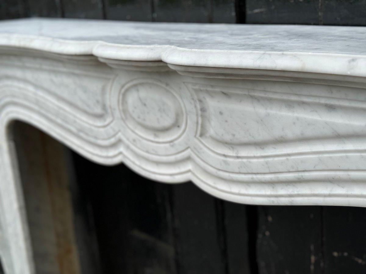 Louis XV Style Fireplace, Pompadour Model In Carrara Marble, Circa 1900 For Sale 1