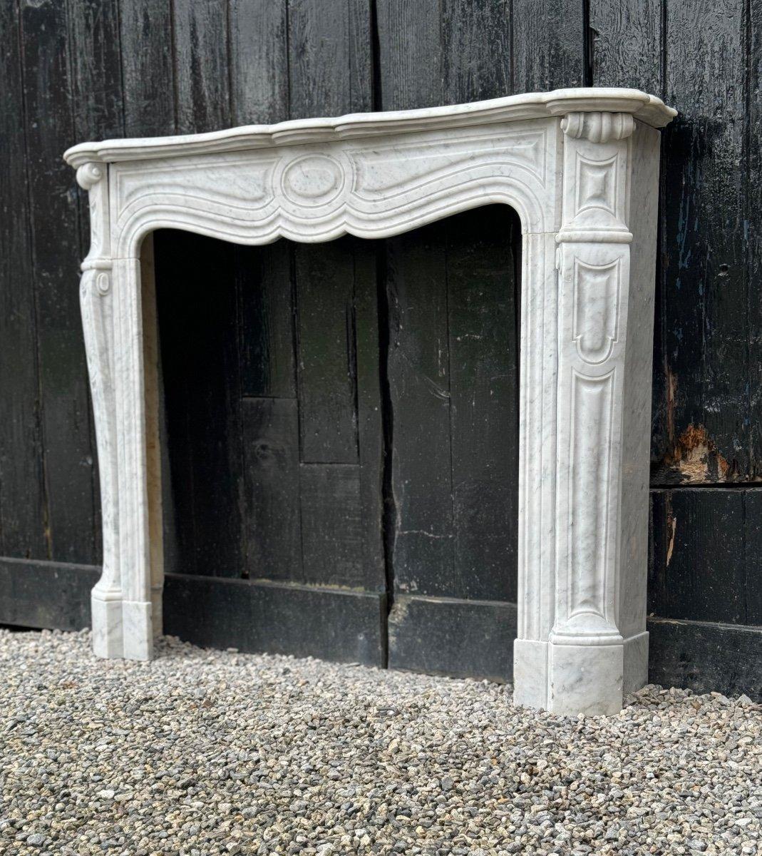 Louis XV Style Fireplace, Pompadour Model In Carrara Marble, Circa 1900 For Sale 4