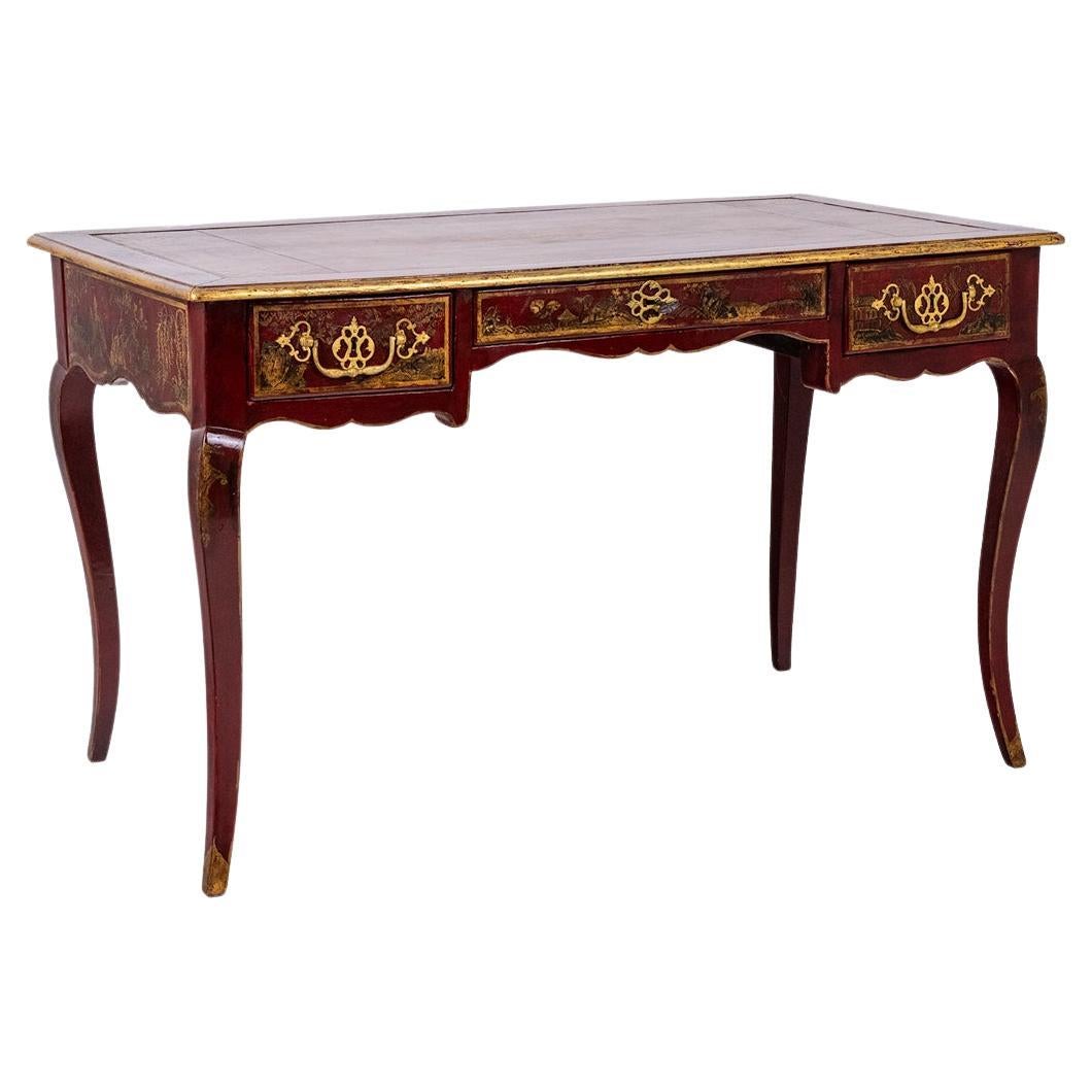 Bureau plat de style Louis XV décoré de scènes de lac. Circa 1800.