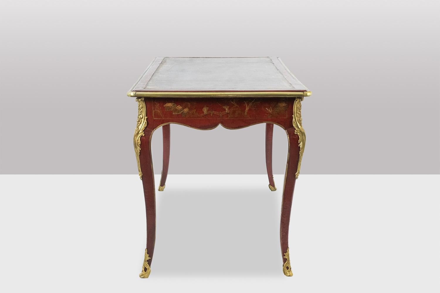Laccato Scrivania in stile Luigi XV decorata con scene di lago. Circa 1850. in vendita