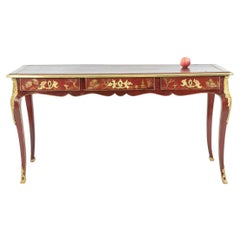 Bureau plat de style Louis XV décoré de scènes de lac. Circa 1850.