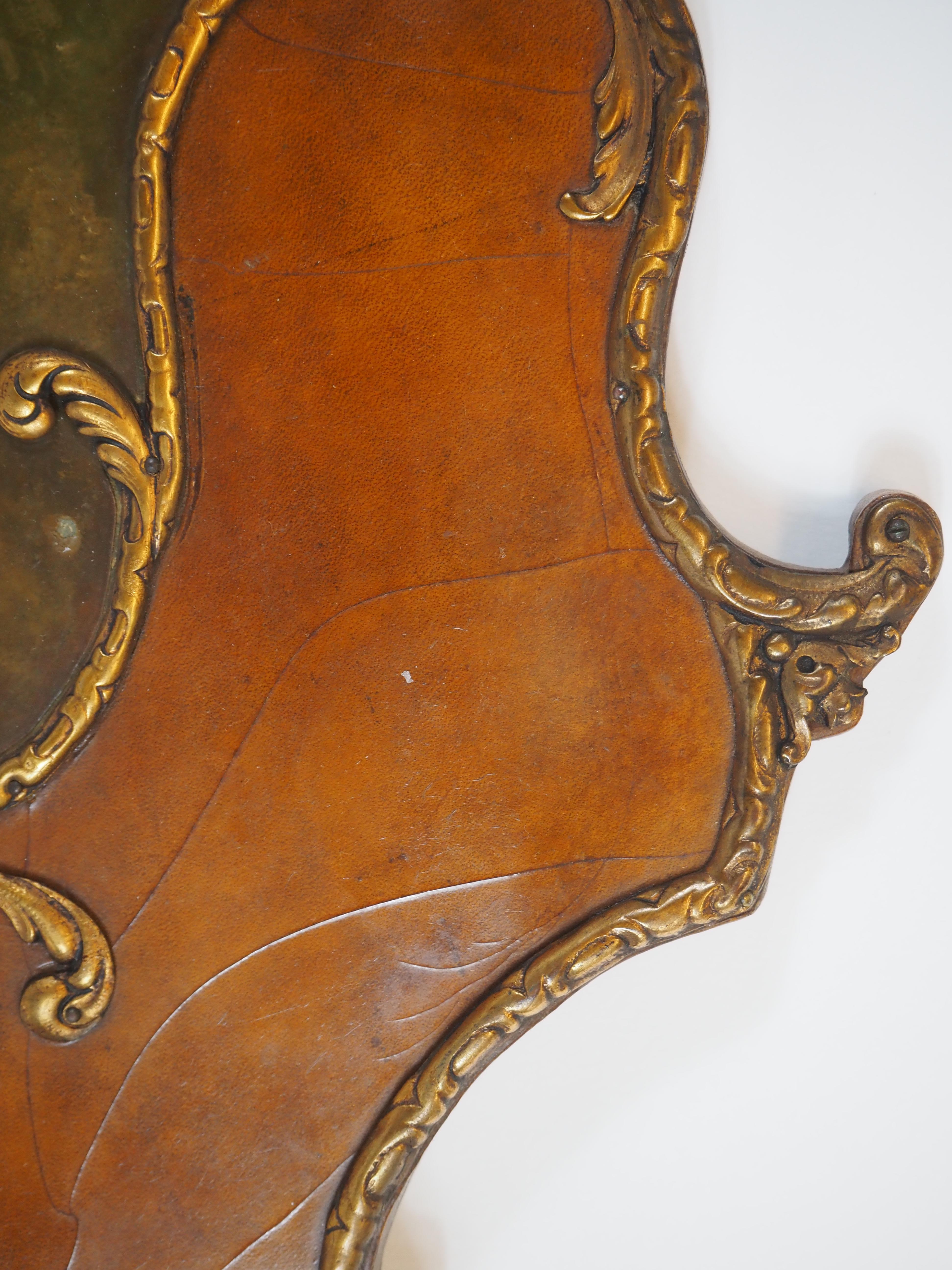 Paravento pieghevole in stile Luigi XV decorato con scene di caccia, tasche per le lettere in vendita 5
