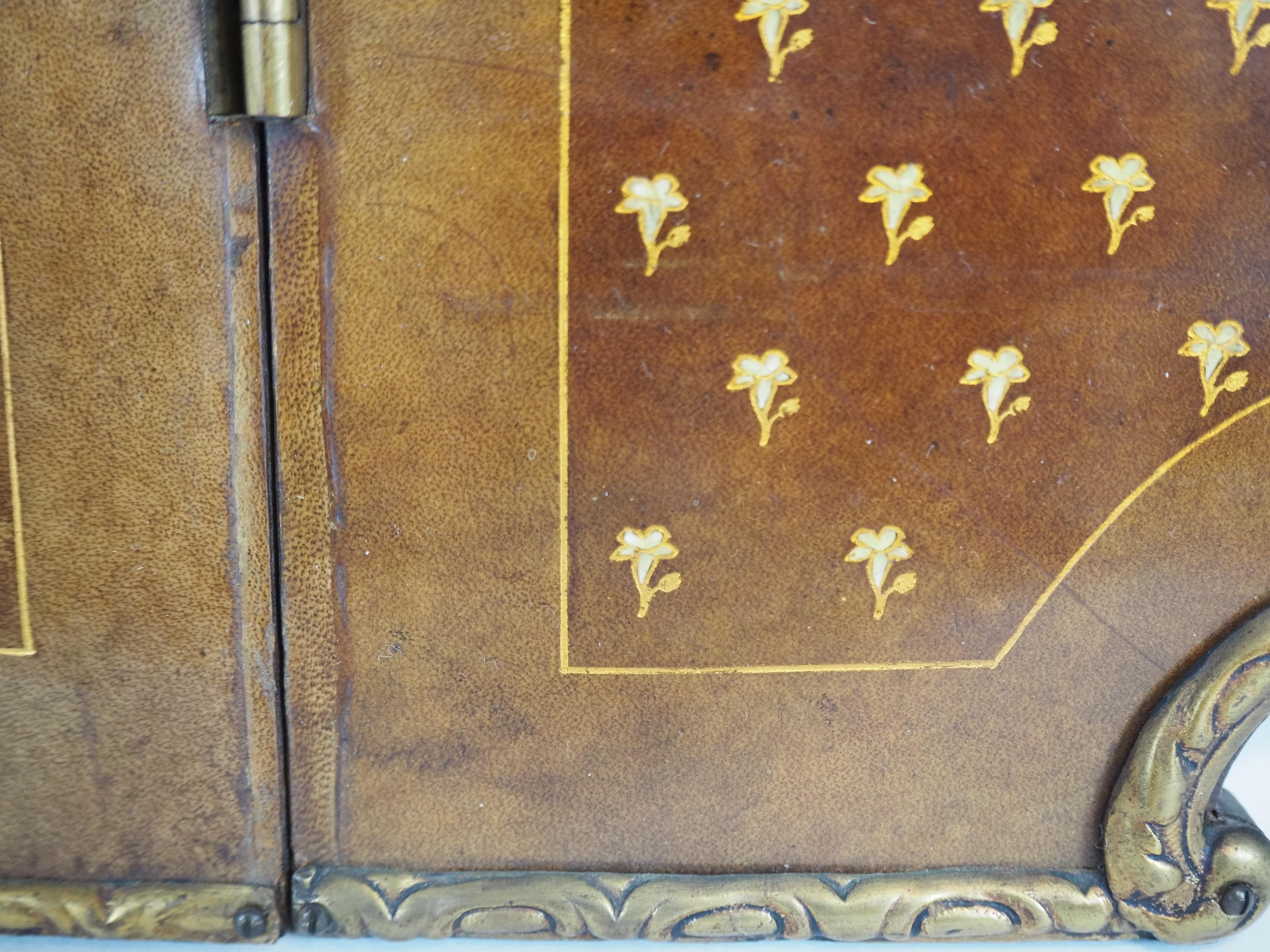 Paravento pieghevole in stile Luigi XV decorato con scene di caccia, tasche per le lettere in vendita 8