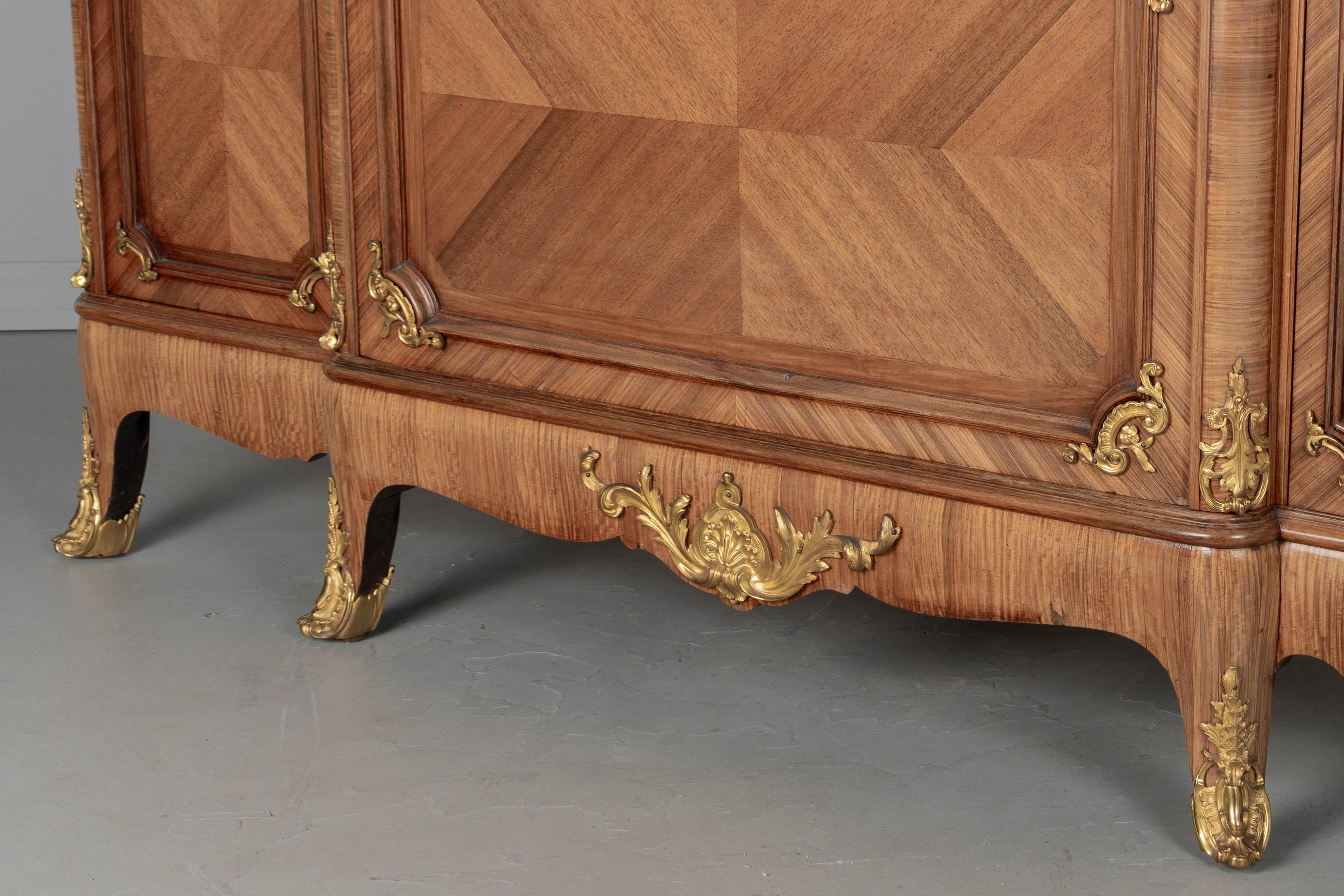 Bibliotheque o cabinet francese in stile Luigi XV di Schmit & Cie in vendita 5