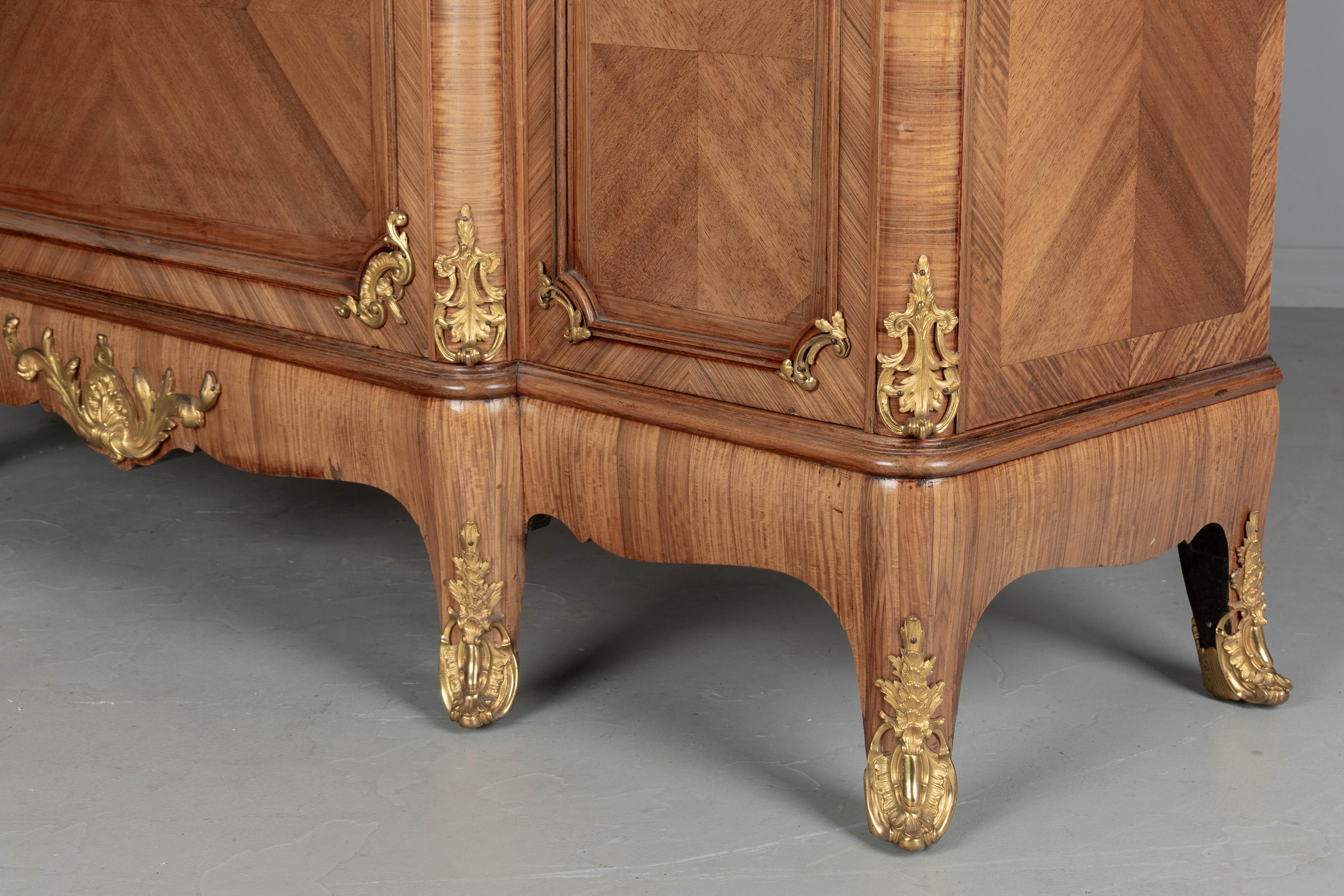 Bibliotheque o cabinet francese in stile Luigi XV di Schmit & Cie in vendita 6