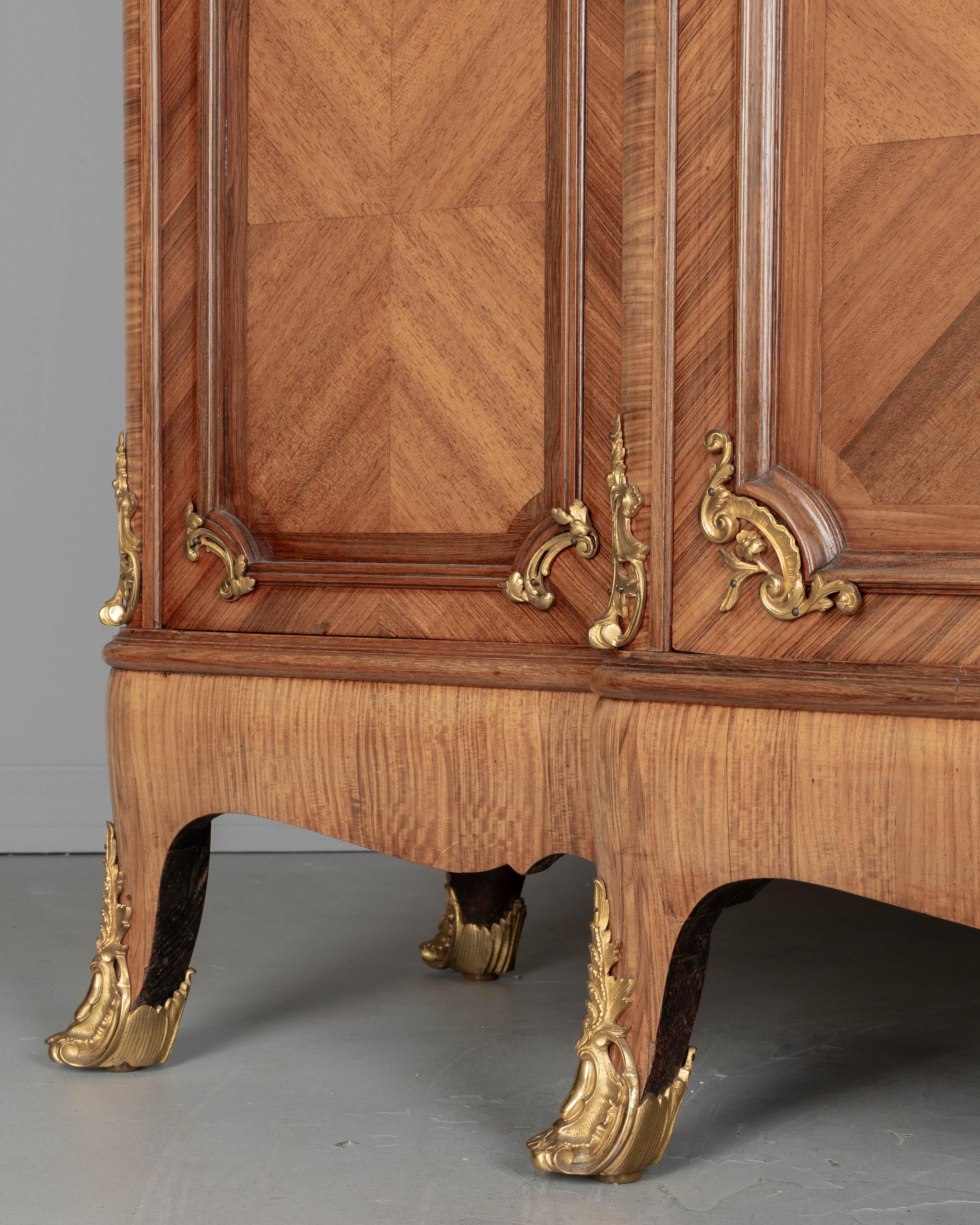 Bibliotheque o cabinet francese in stile Luigi XV di Schmit & Cie in vendita 8