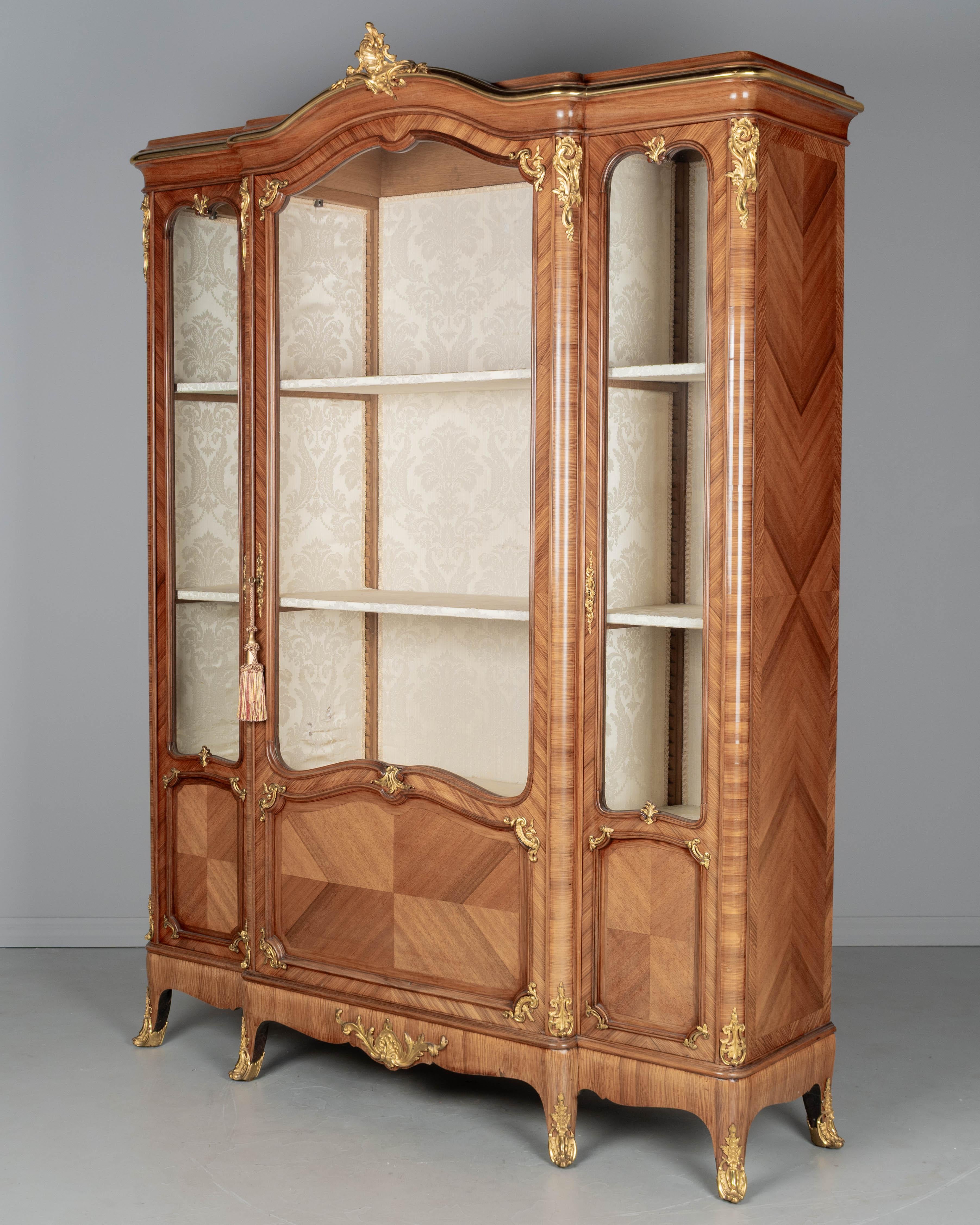 Bronzo Bibliotheque o cabinet francese in stile Luigi XV di Schmit & Cie in vendita