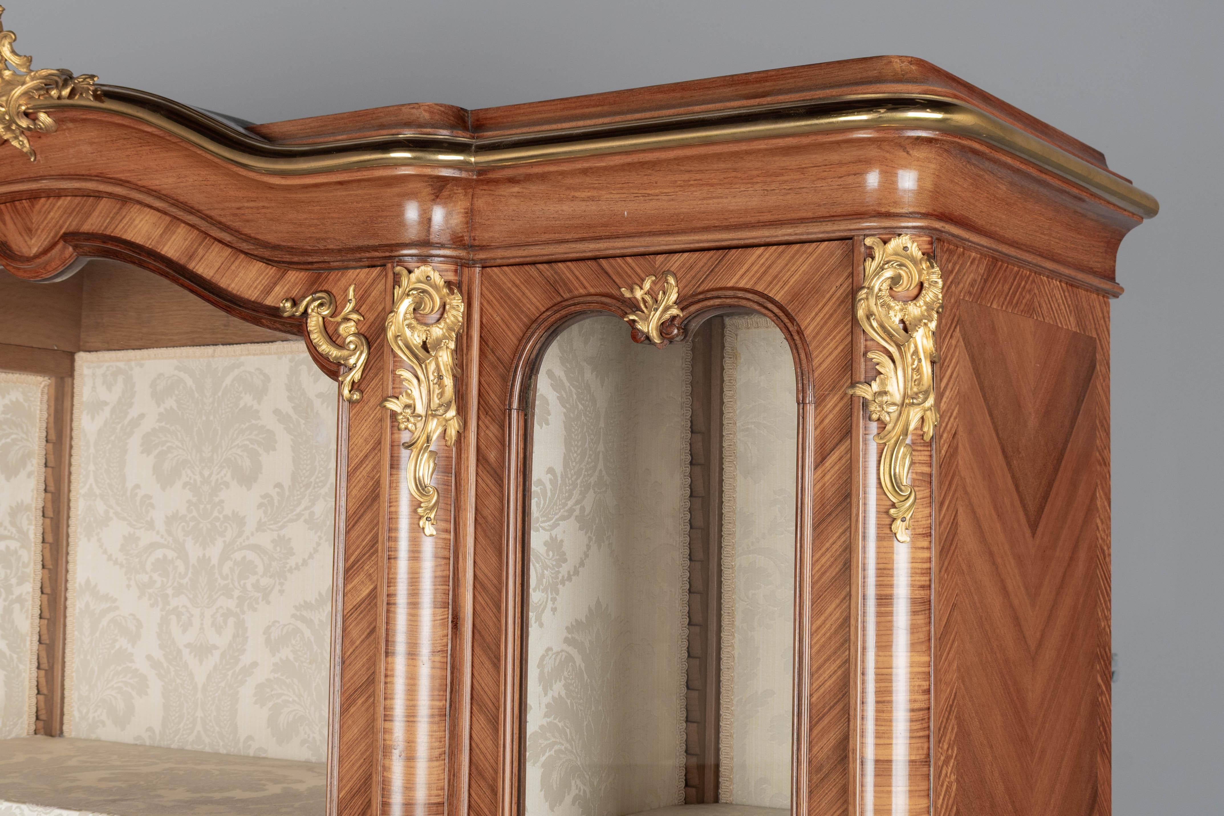 Bibliotheque o cabinet francese in stile Luigi XV di Schmit & Cie in vendita 2