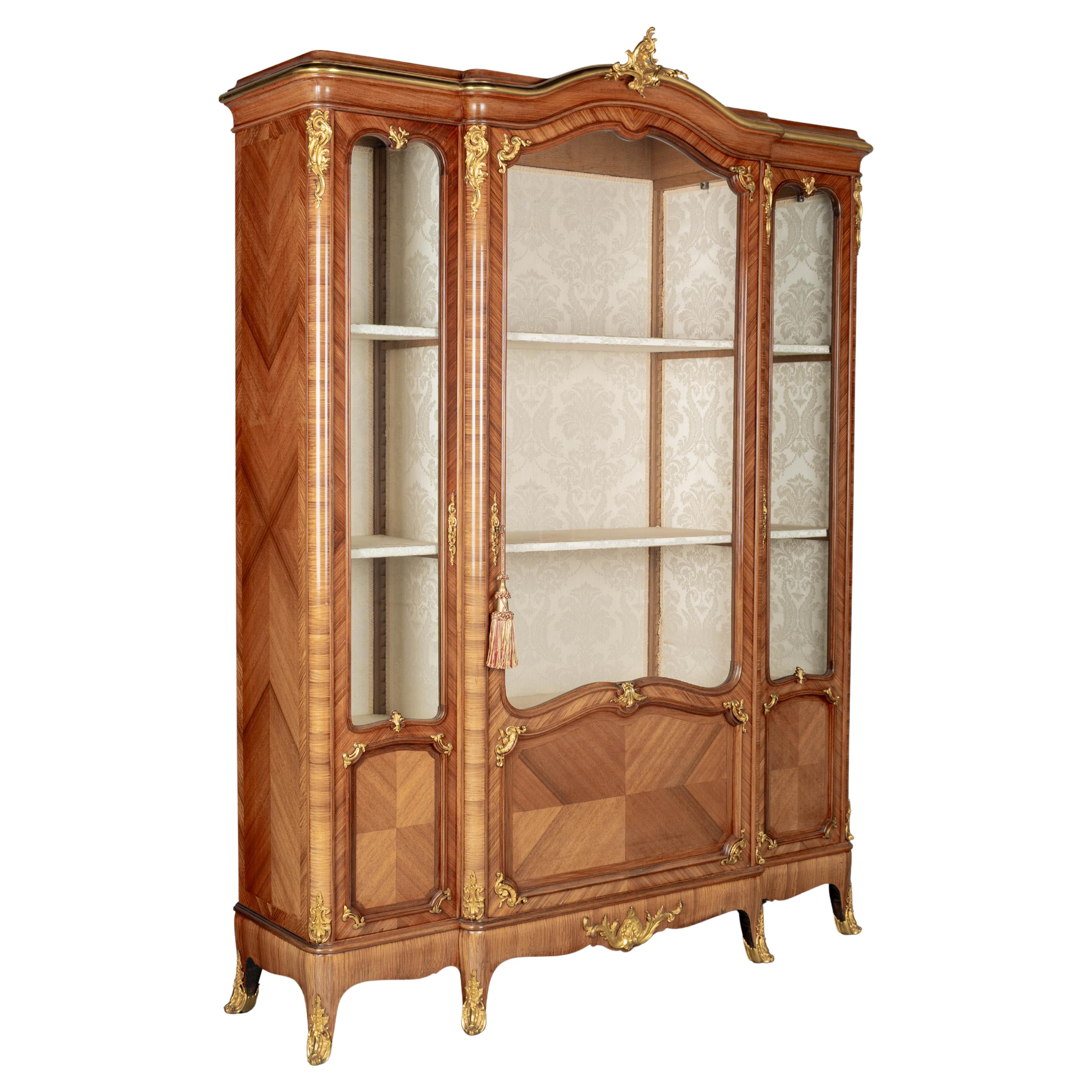 Bibliotheque o cabinet francese in stile Luigi XV di Schmit & Cie in vendita