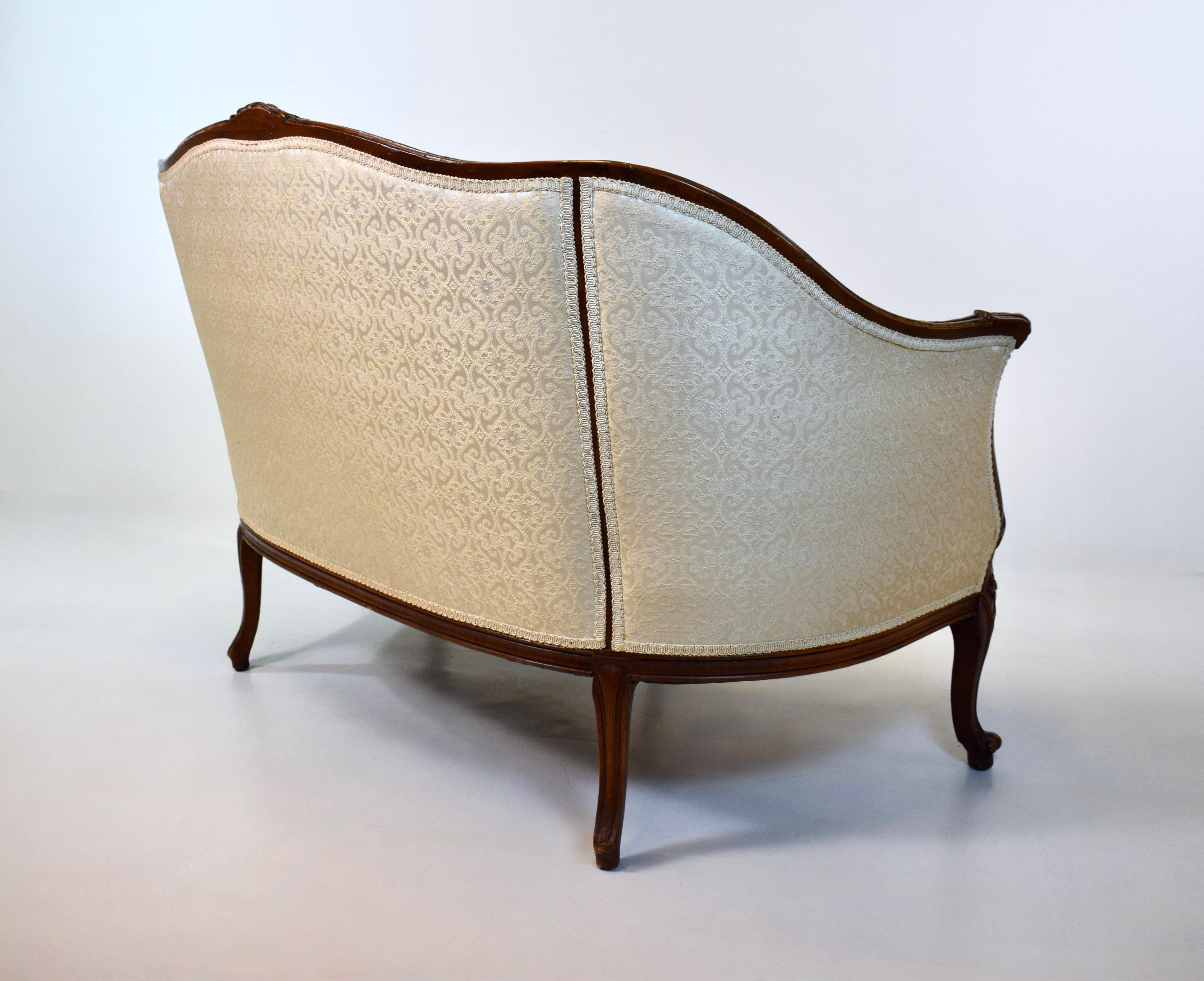 Louis XV Style French Canape Loveseat in vendita 1