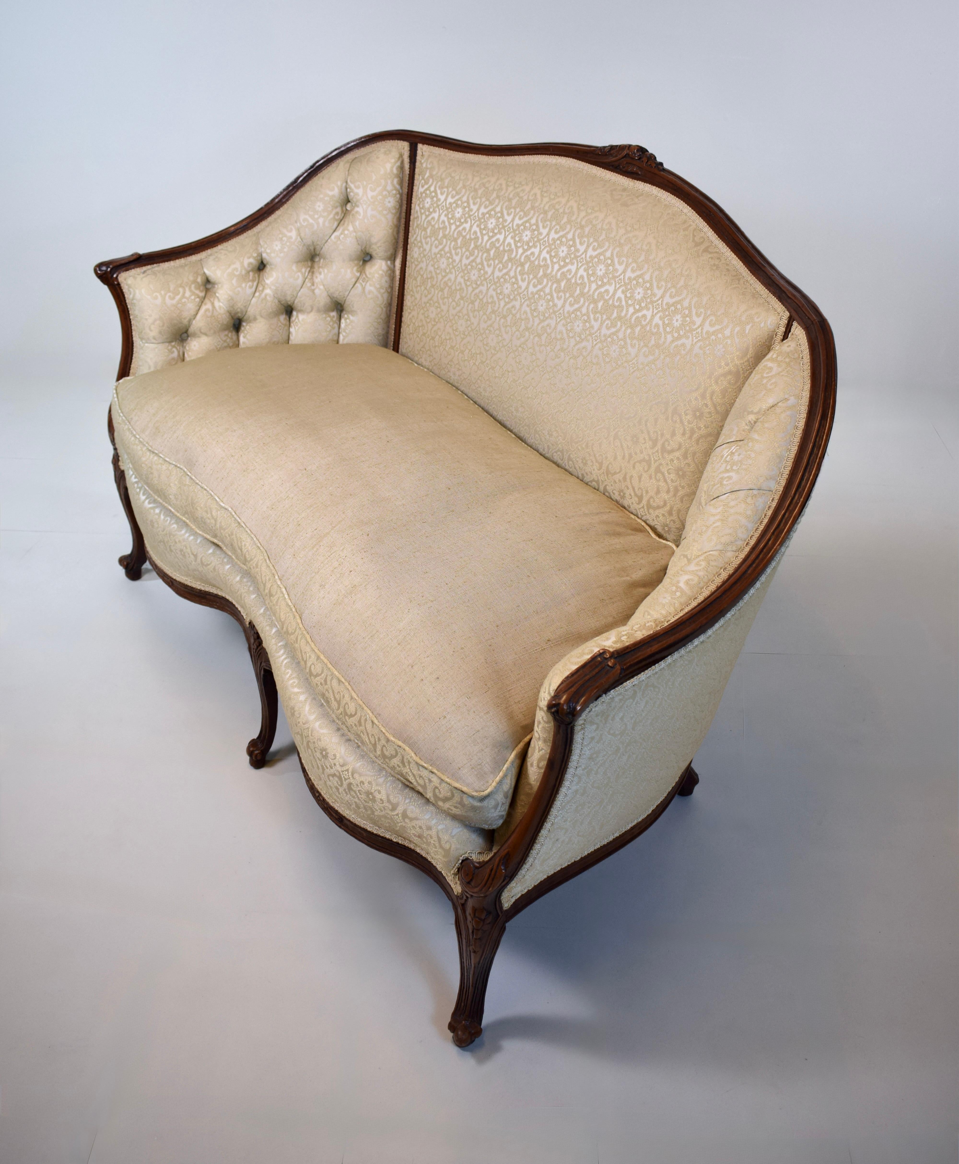 Louis XV Style French Canape Loveseat In condizioni buone in vendita a Southampton, NJ
