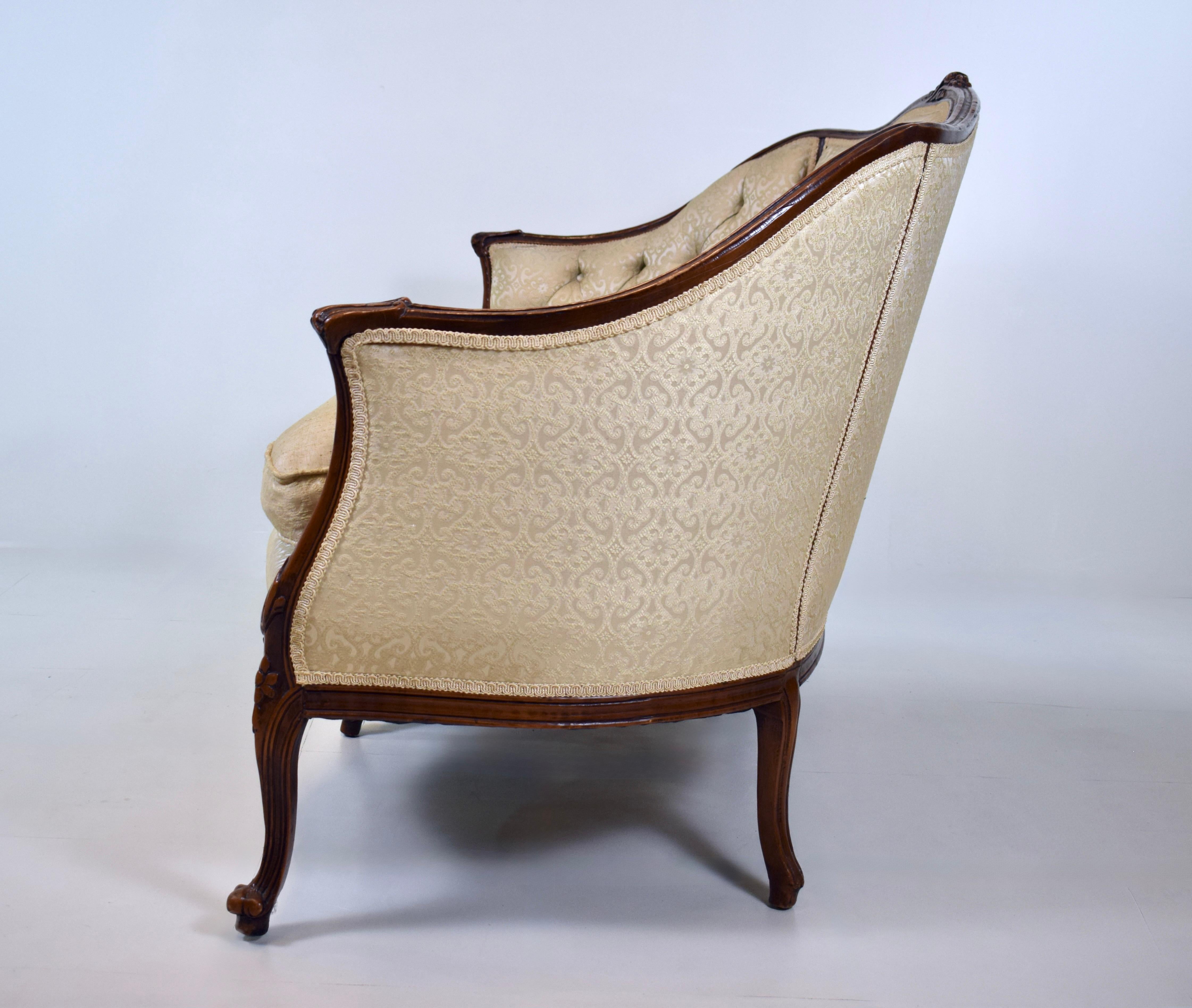 Intagliato a mano Louis XV Style French Canape Loveseat in vendita