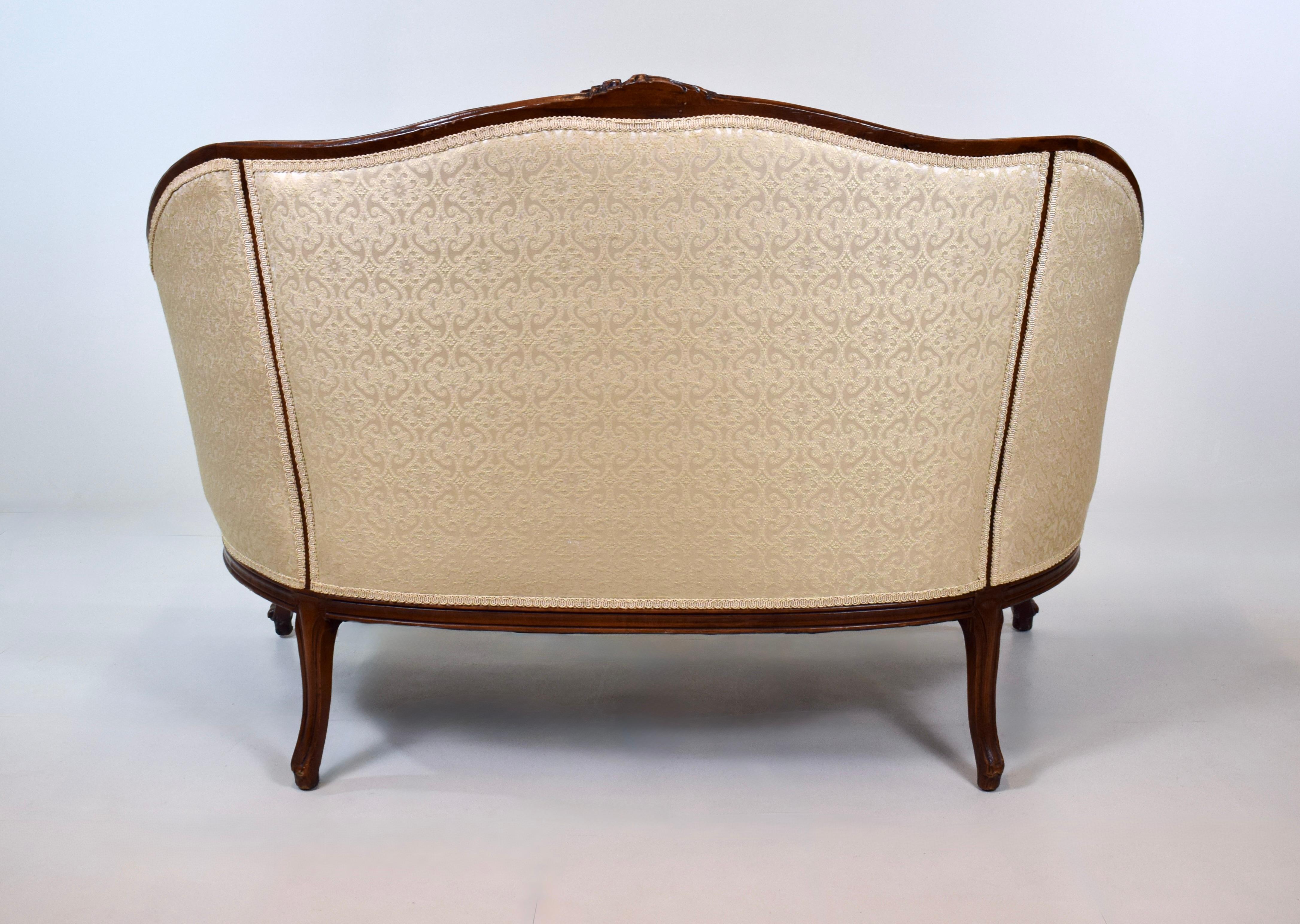 Broccato Louis XV Style French Canape Loveseat in vendita