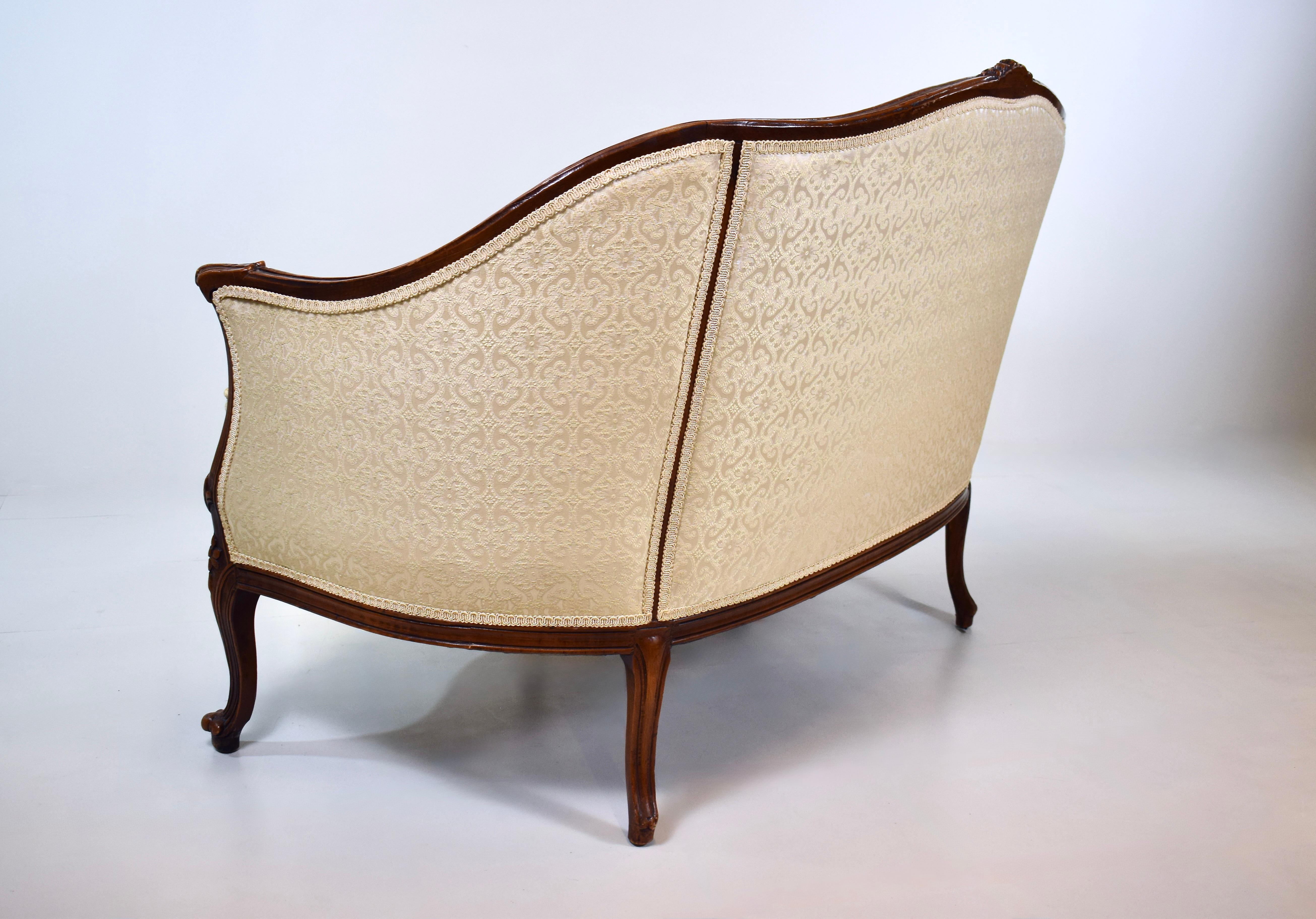 XX secolo Louis XV Style French Canape Loveseat in vendita