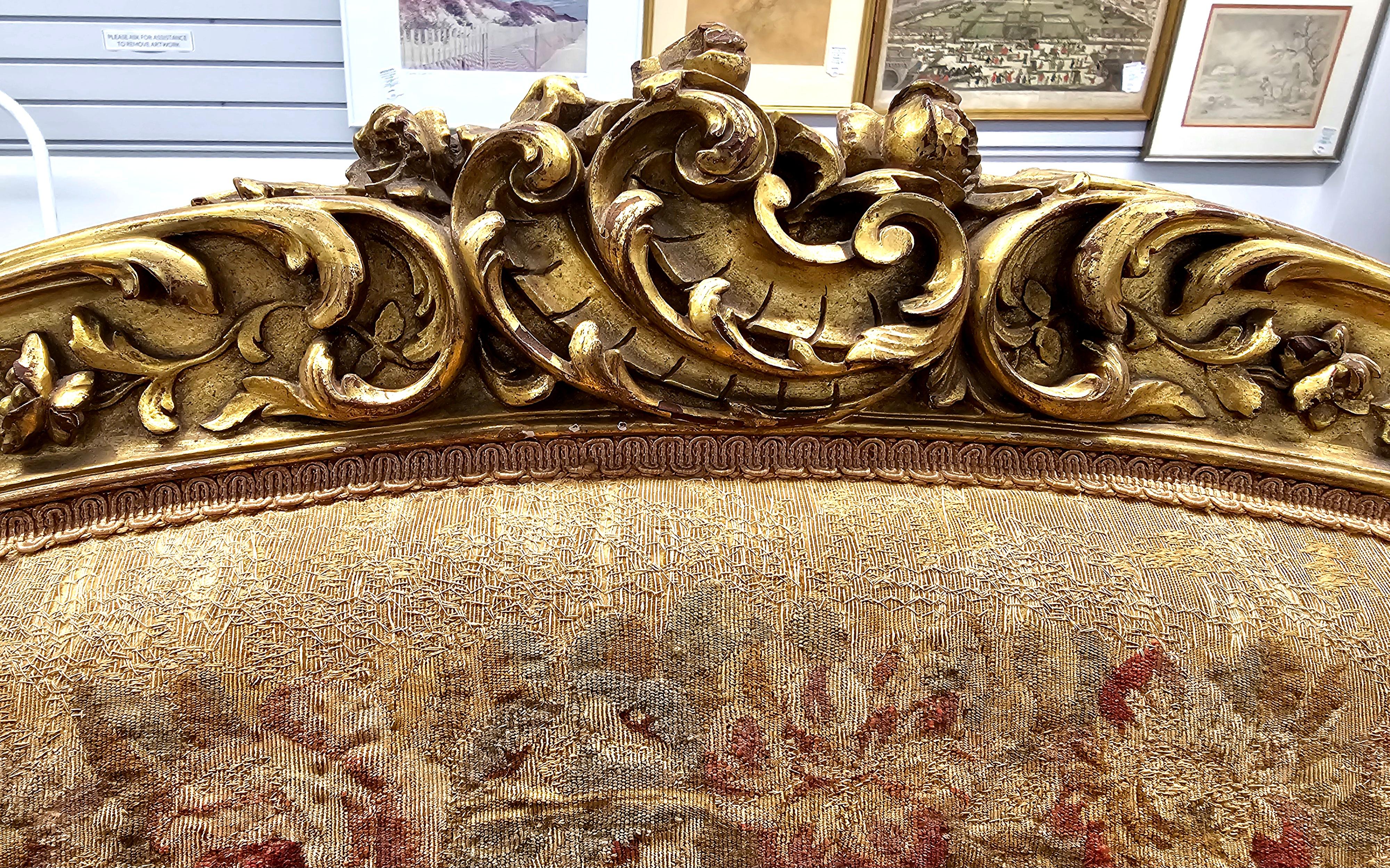 Sillón Aubusson Francés Estilo Luis XV Tallado y Tapizado C. 1890 en venta 4