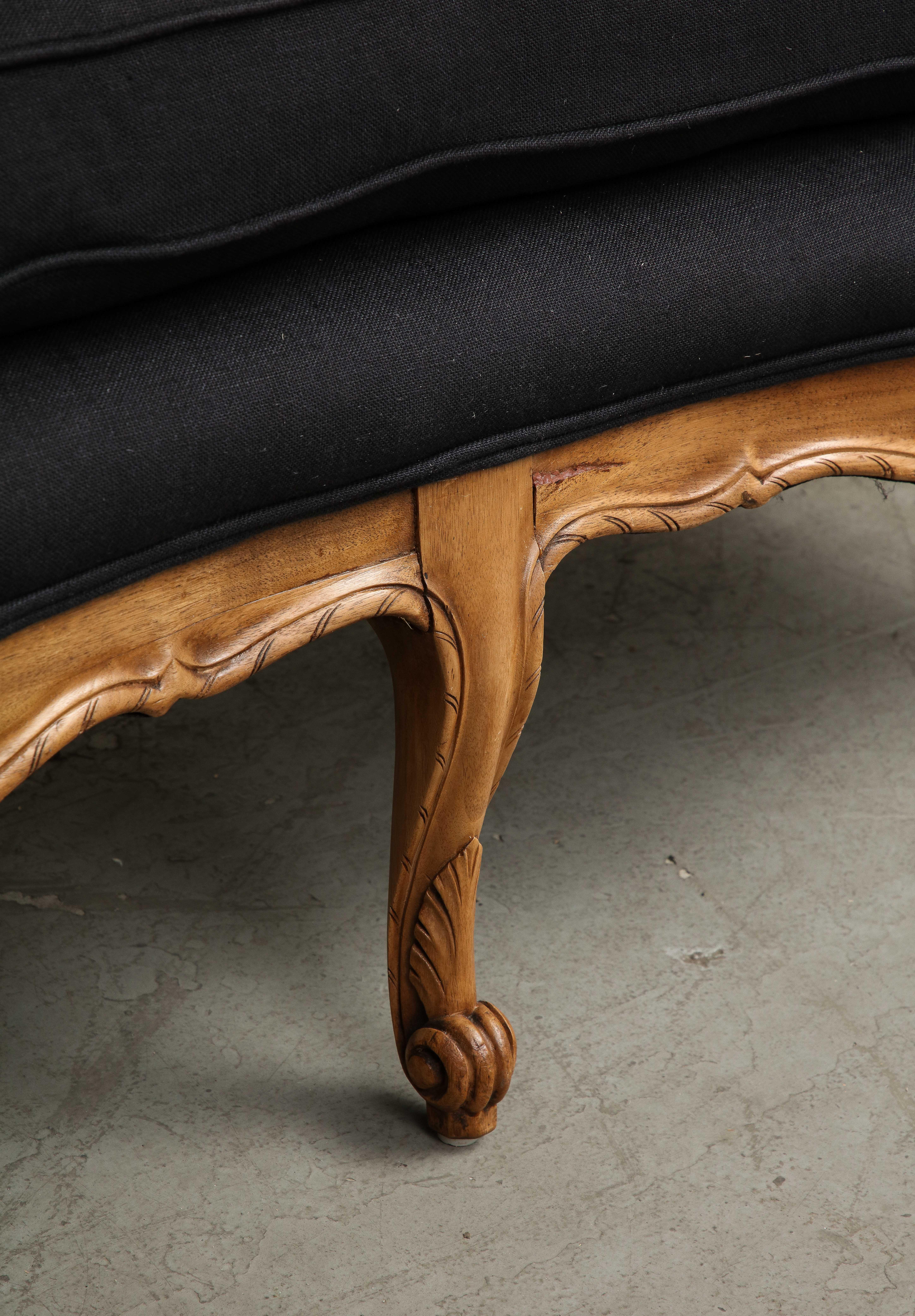 Louis XV Stil Französisch geschnitzt Nussbaum und schwarzem Leinen Sofa 8