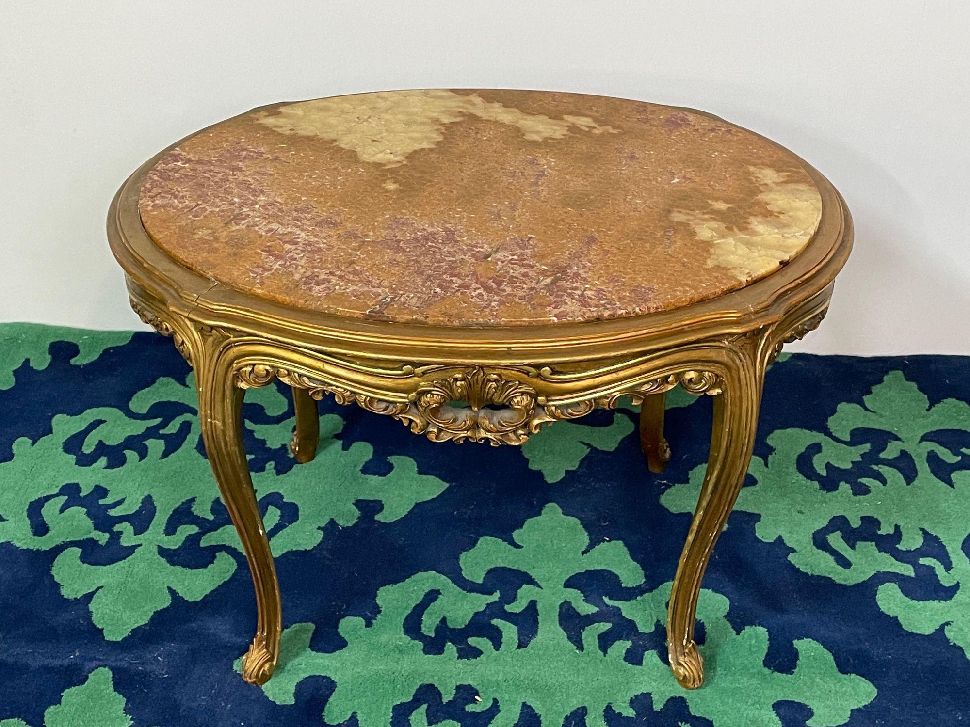 Französischer Ess- und Wohnzimmertisch im Louis-XV-Stil, Beistelltisch, vergoldetes Holz, Marmorplatte im Angebot 1